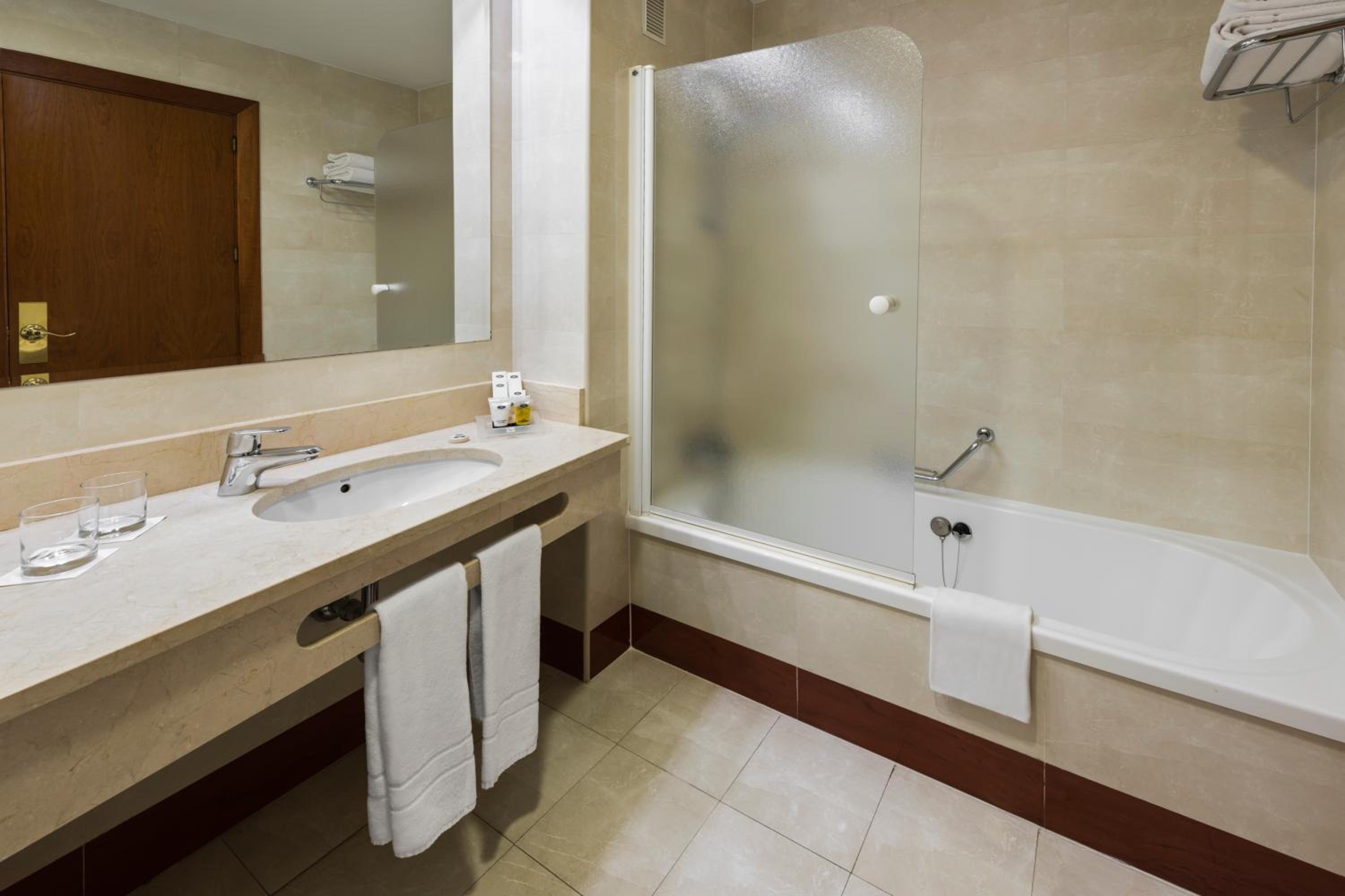 Standard Double Room - Photo 5