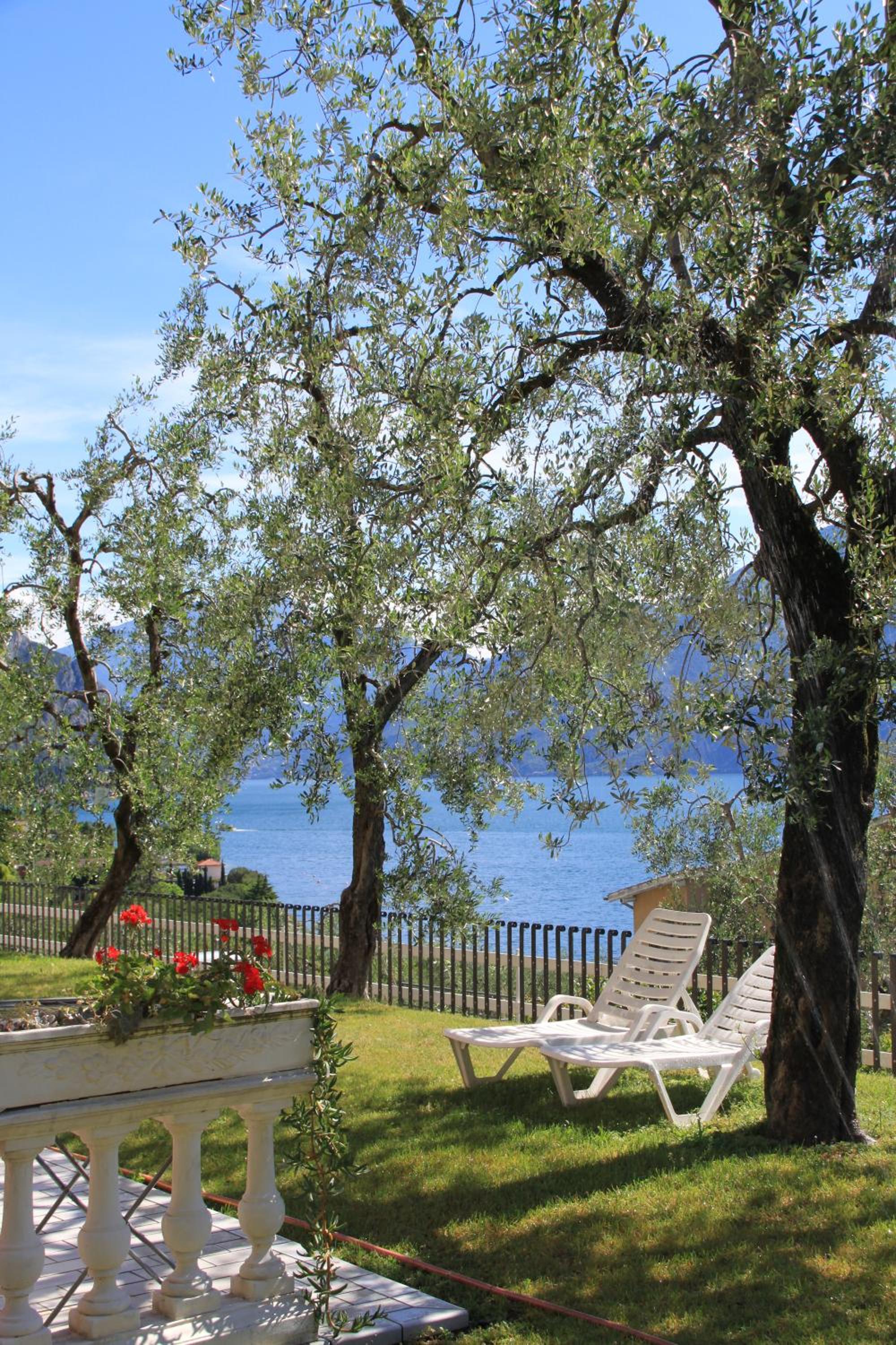Family Room with Lake View - Annex photo 2