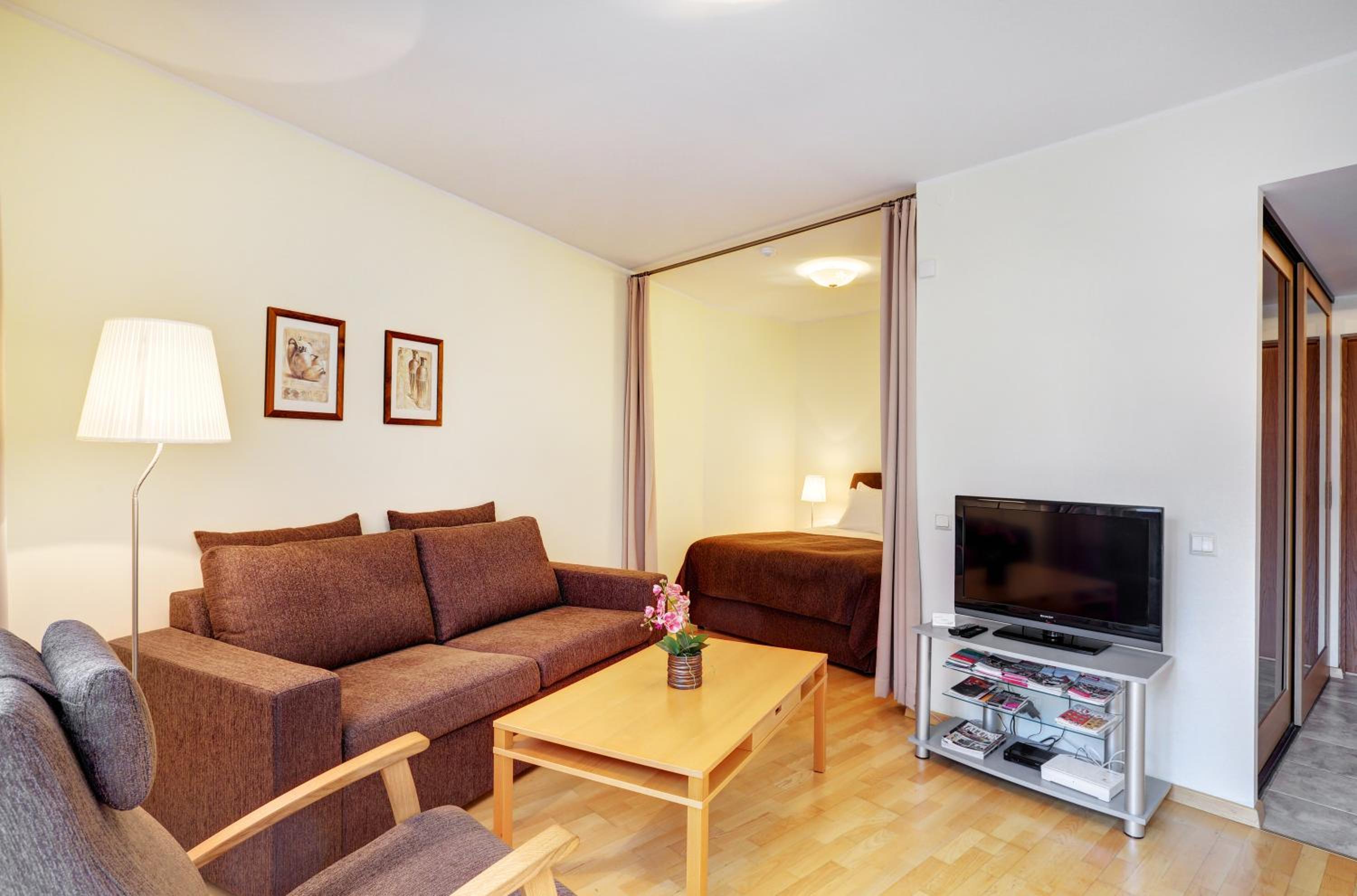Studio Apartment with Balcony photo 2