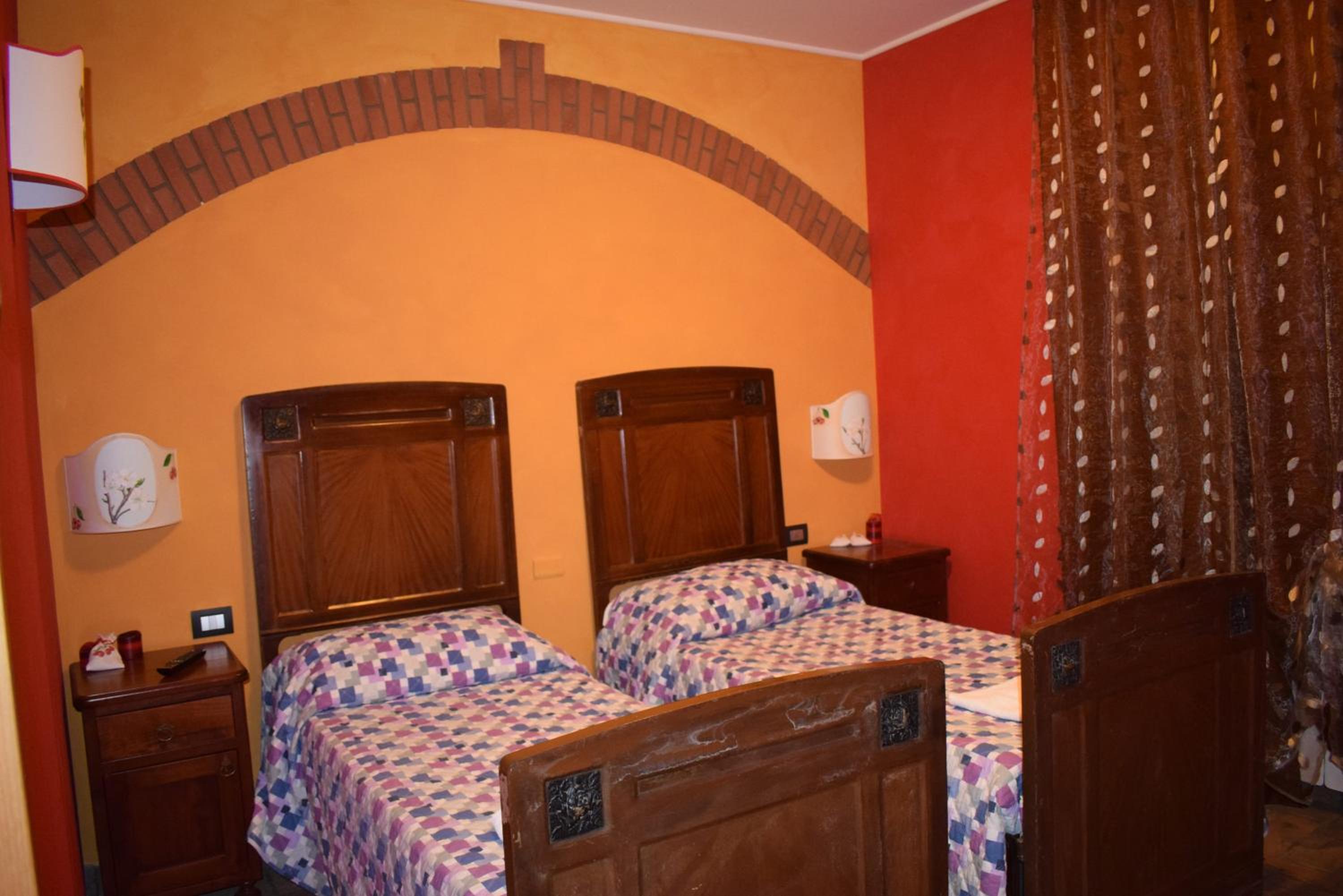 Twin Room with Private Bathroom photo 1