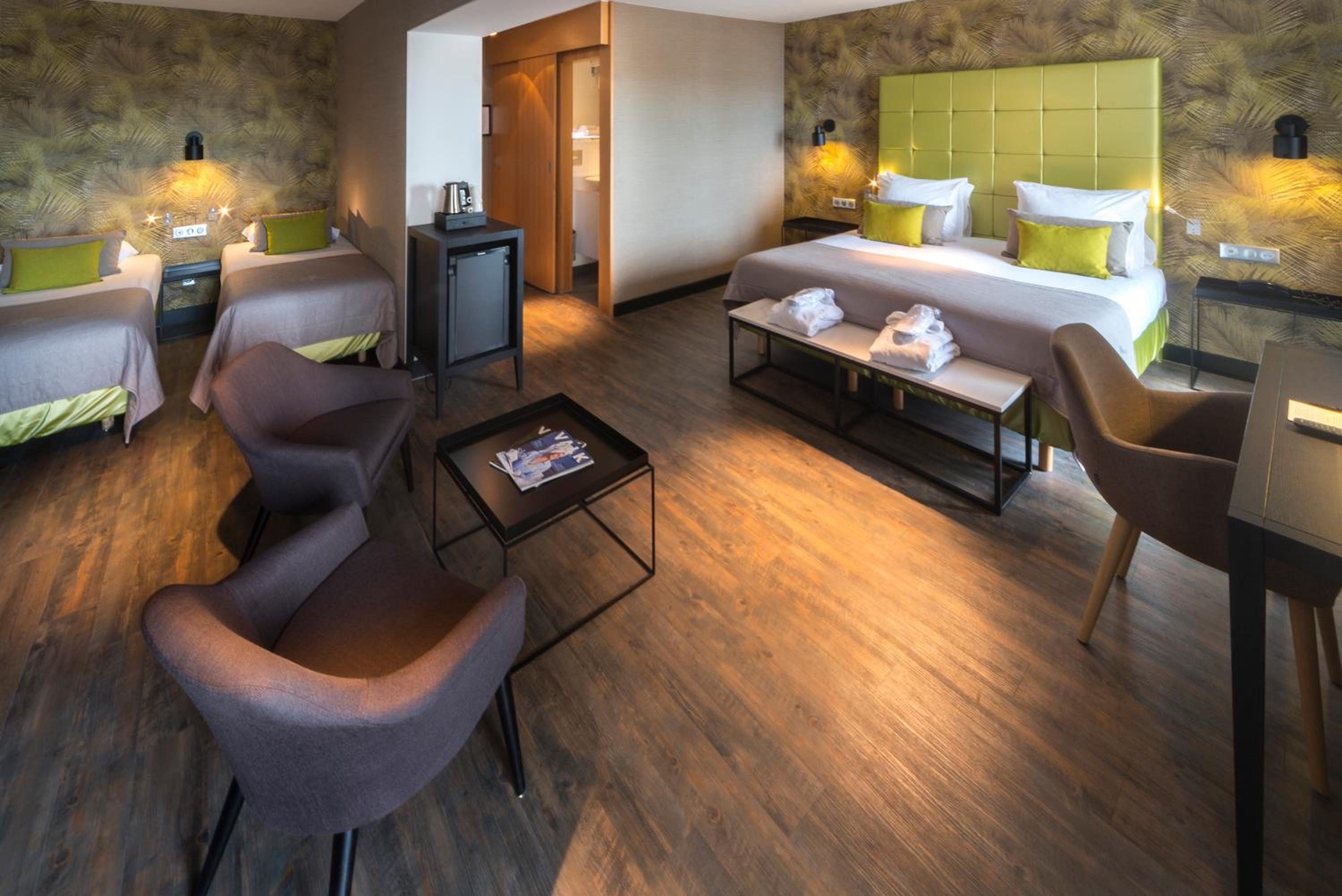 Family suite with balcony - Photo 1