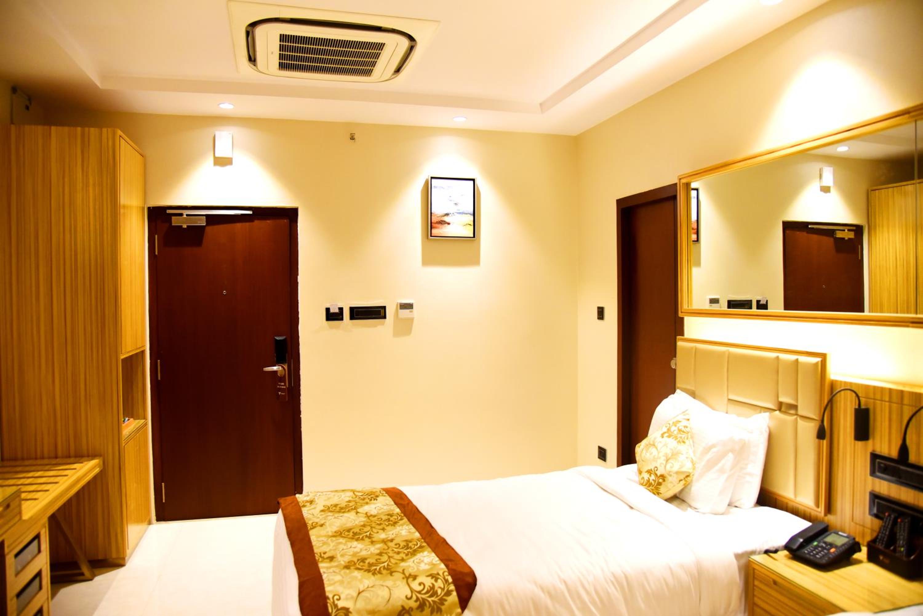 Deluxe King Room