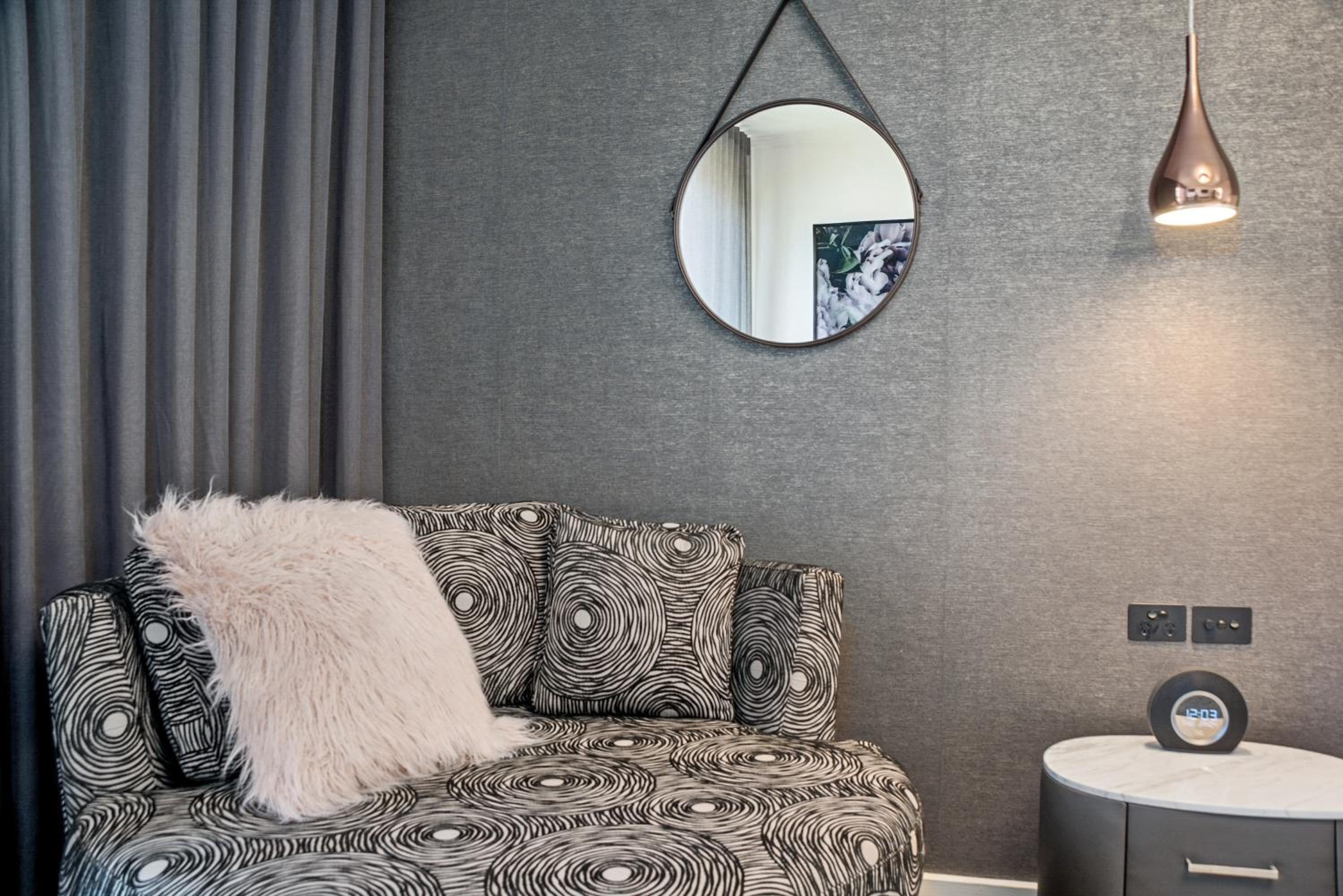 Corporate Deluxe Suite - Photo 2