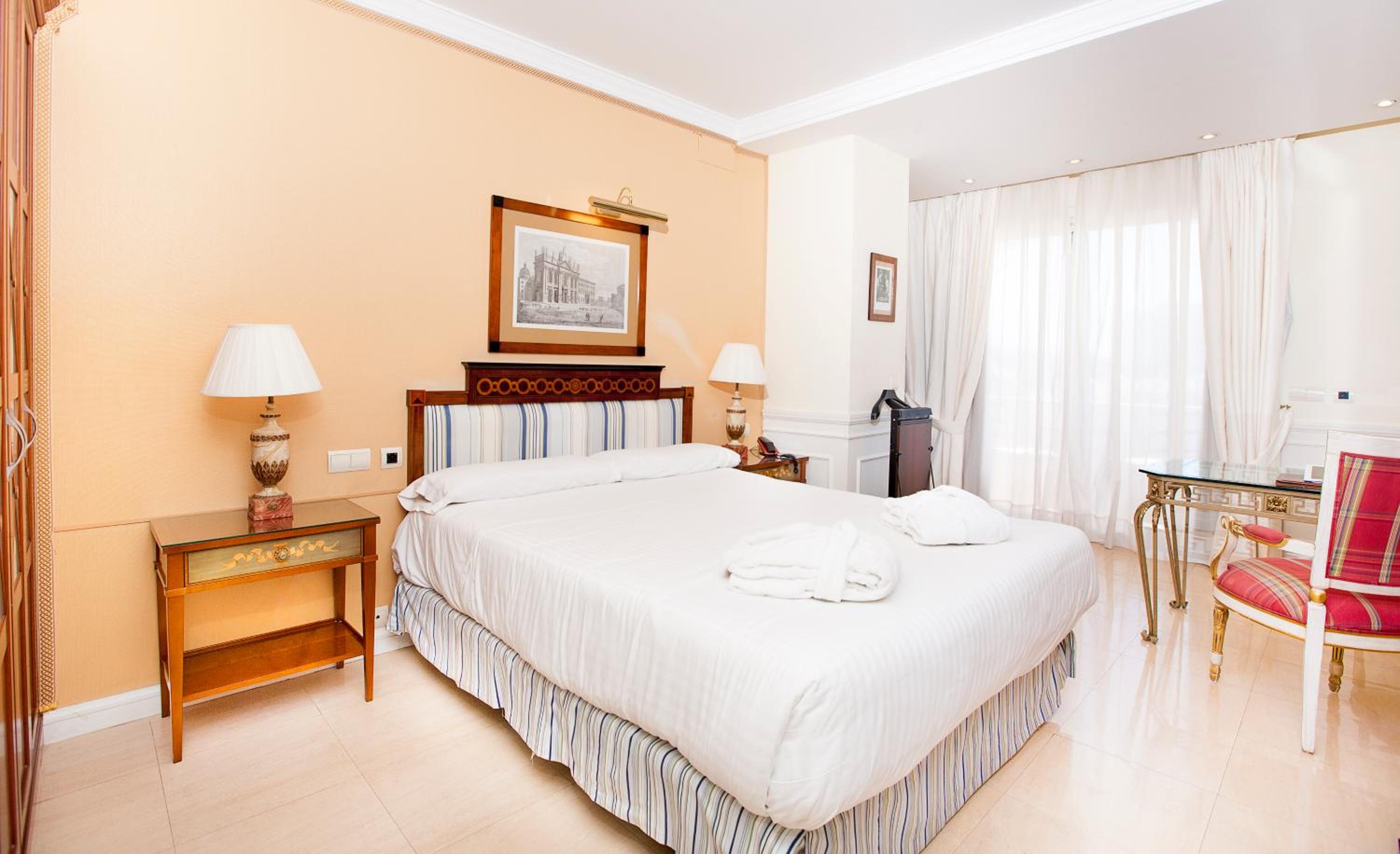 Apartamento ático de dos habitaciones con bañera de hidromasaje (4-5 adultos)