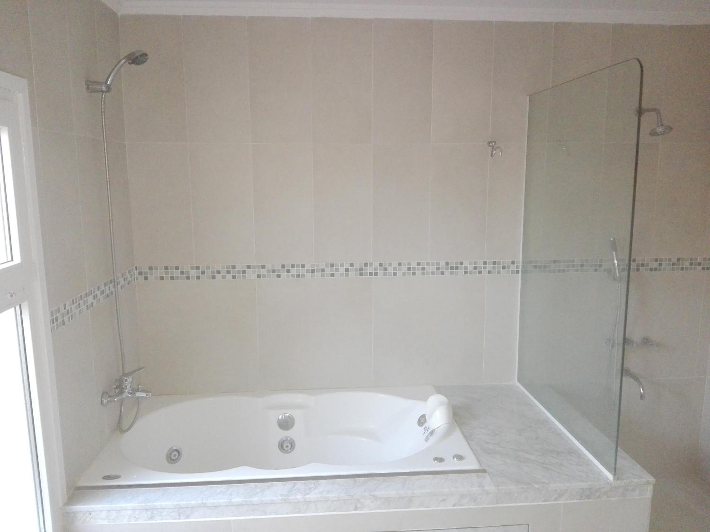 Deluxe King Room photo 1
