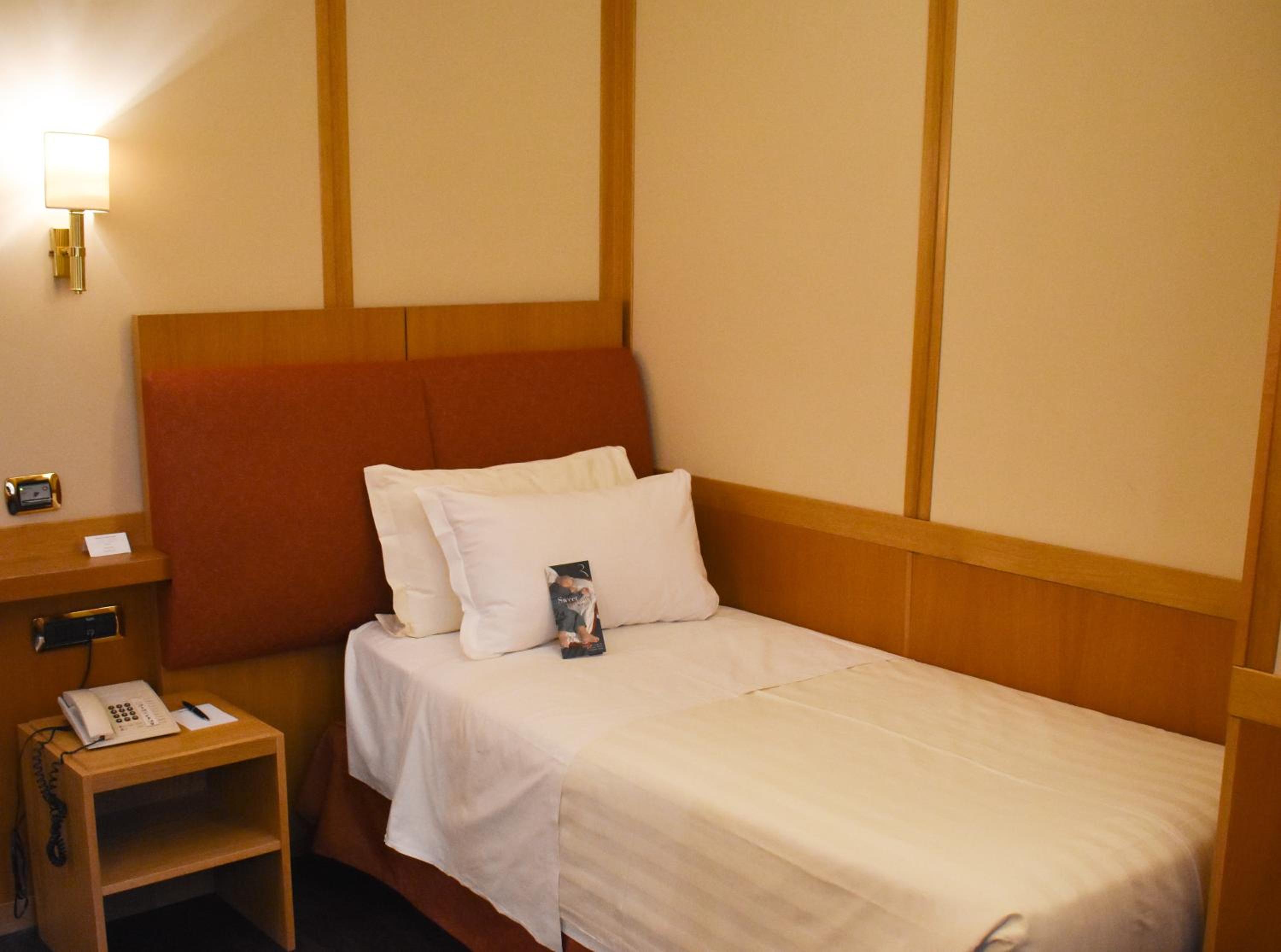 Standard Single Room thumbnail 5