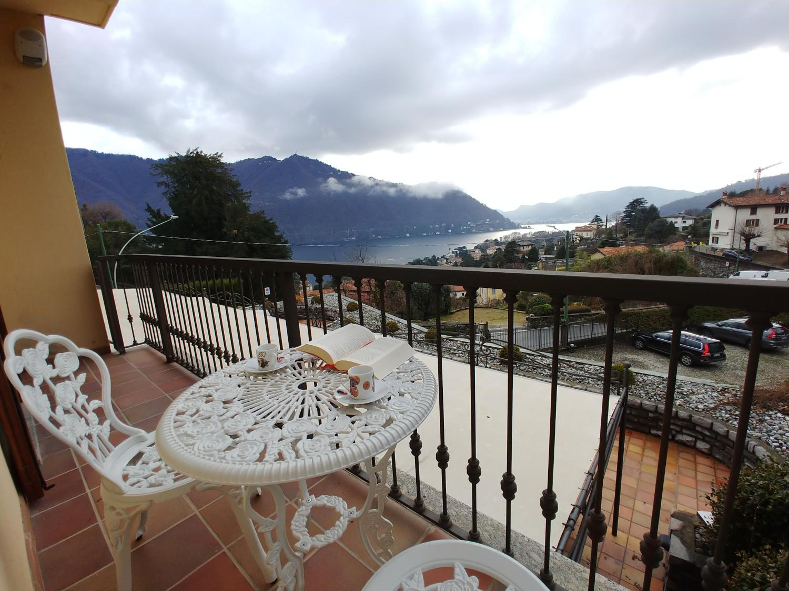 Studio with Balcony and Lake View - Photo 19