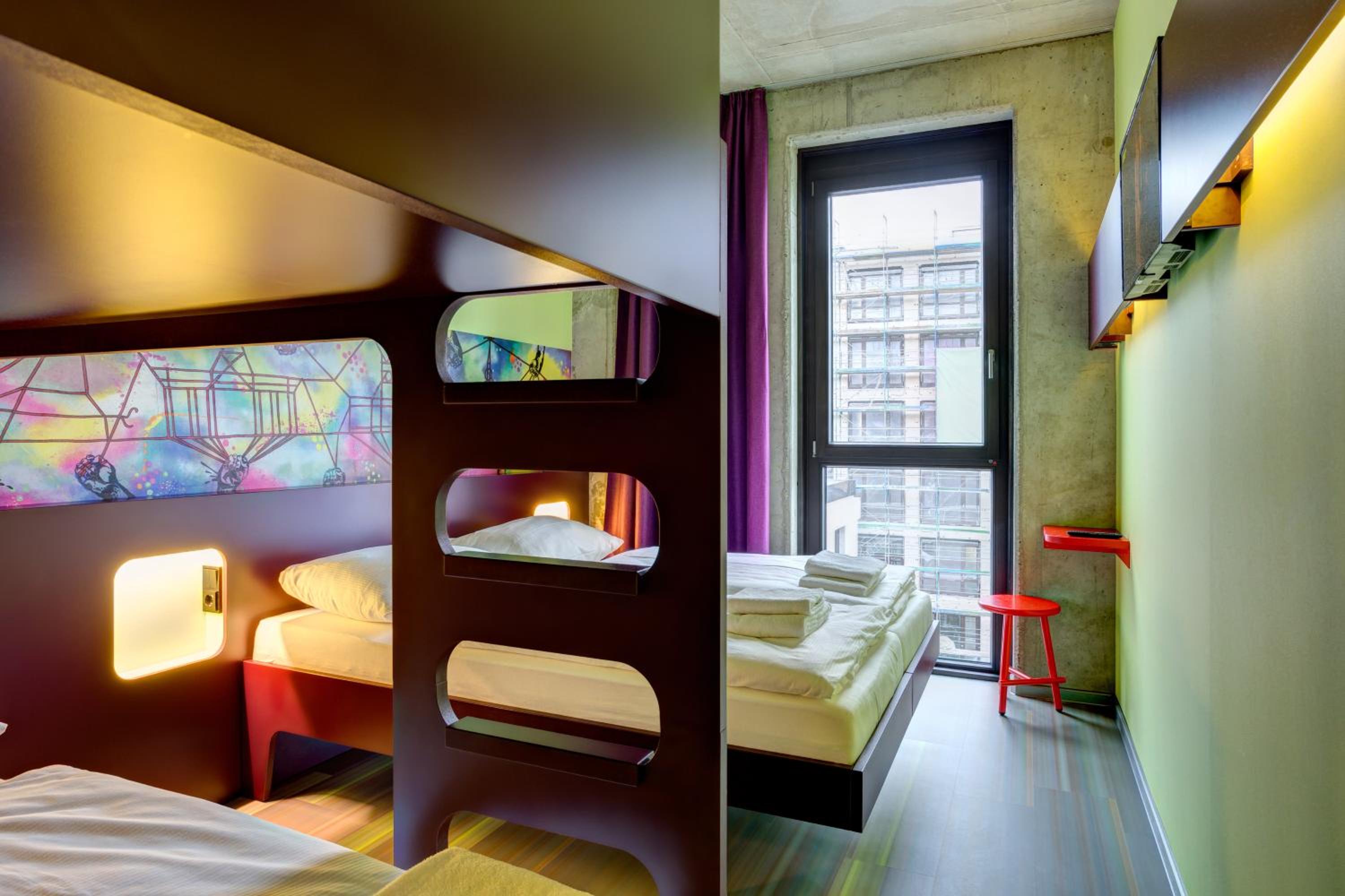 Bed in 4-Bed Female Dormitory Room photo 3