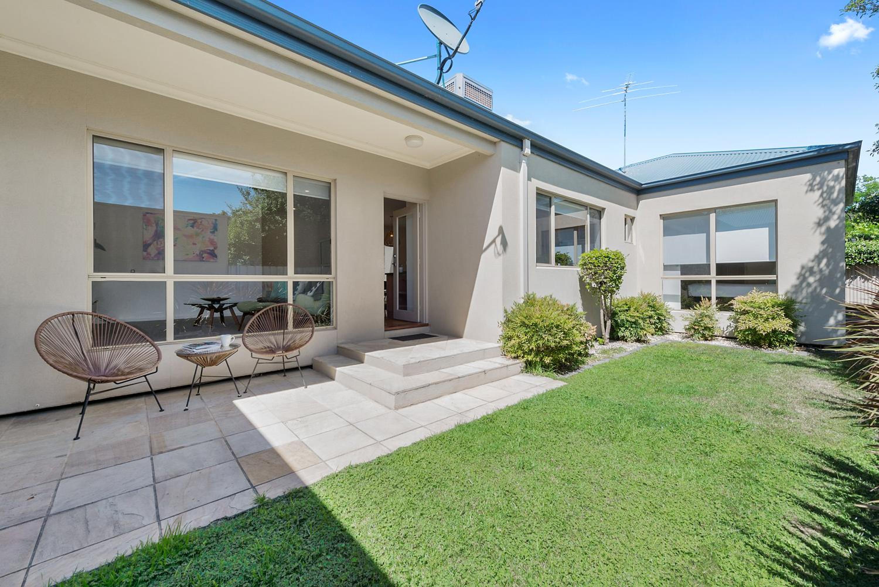 Three-Bedroom House - Photo 4