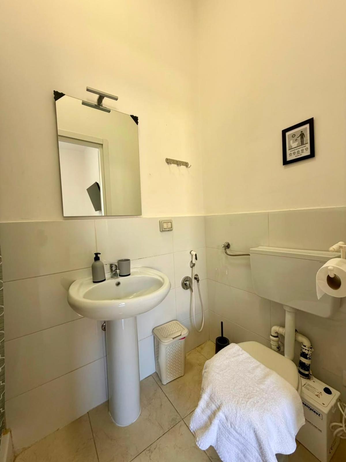 Double Room with Private Bathroom photo 2