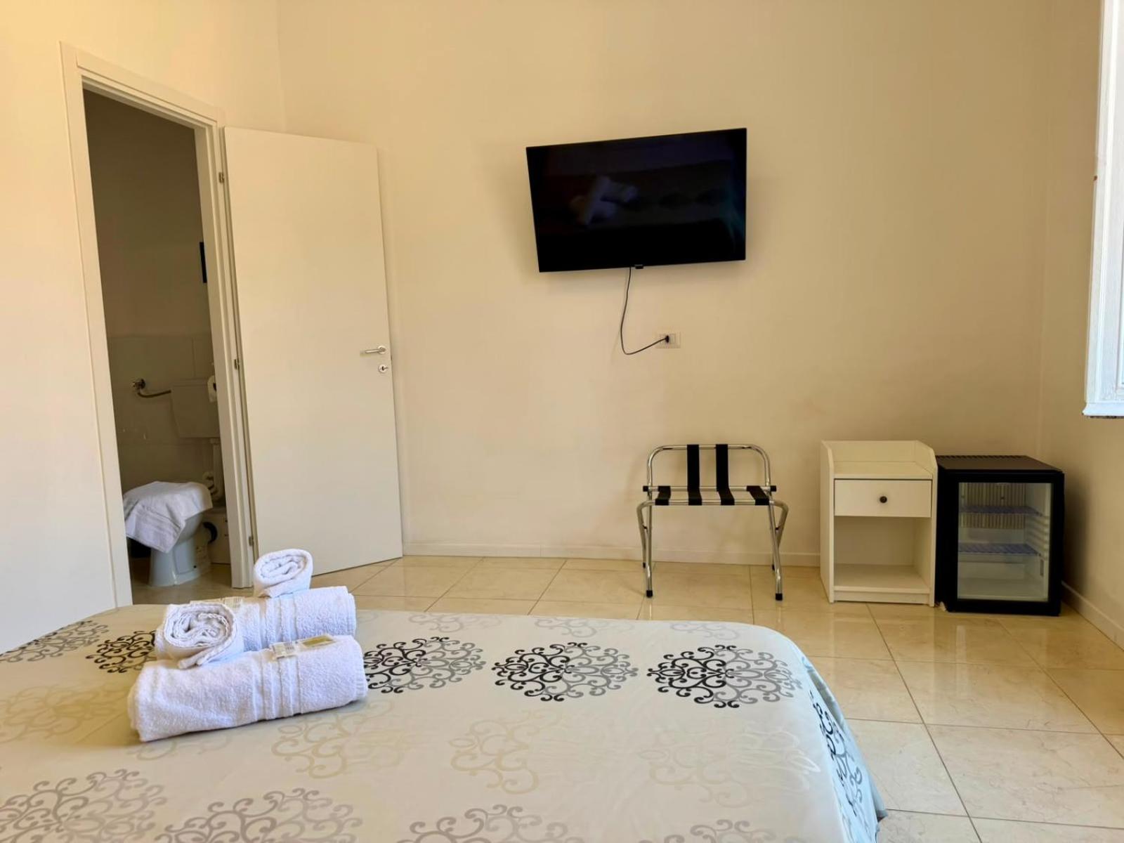 Double Room with Private Bathroom photo 1