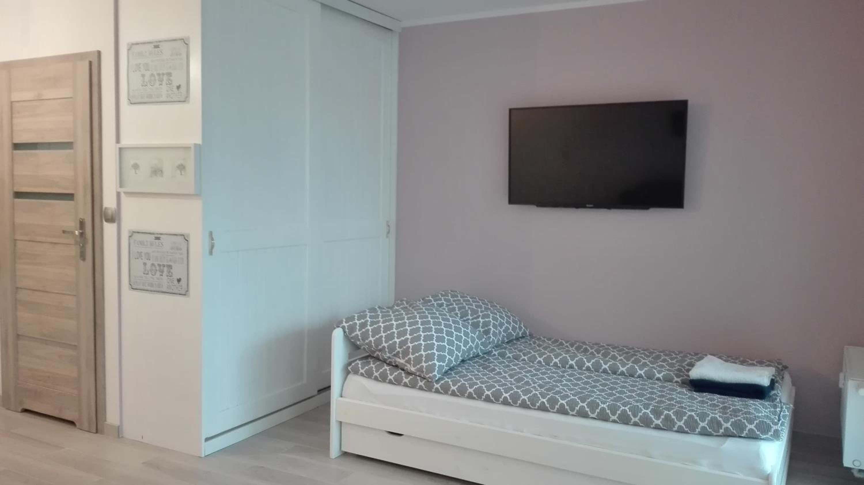 Apartment with Terrace - Photo 19