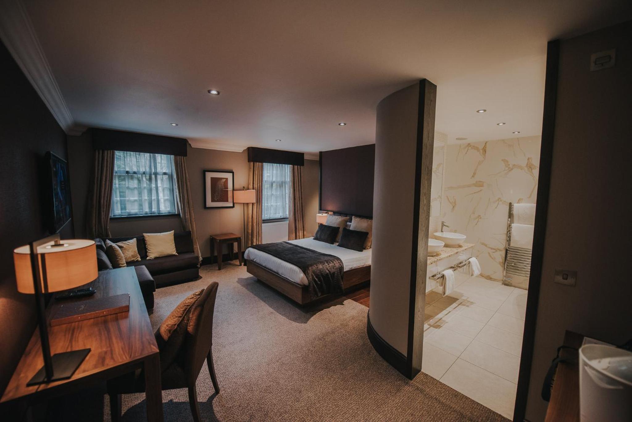 Queen Suite - Photo 1