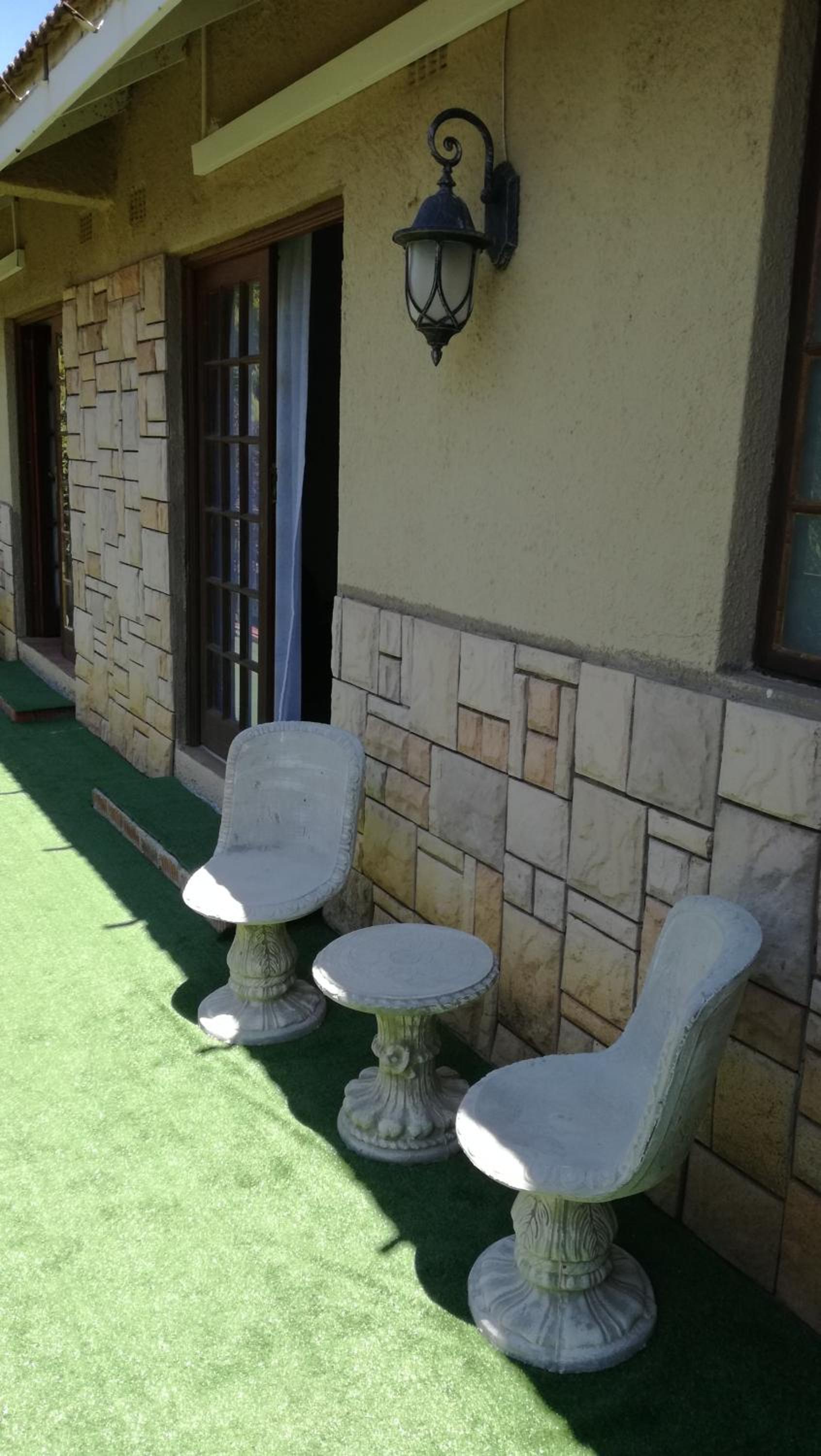 King Room with Garden View - Photo 7