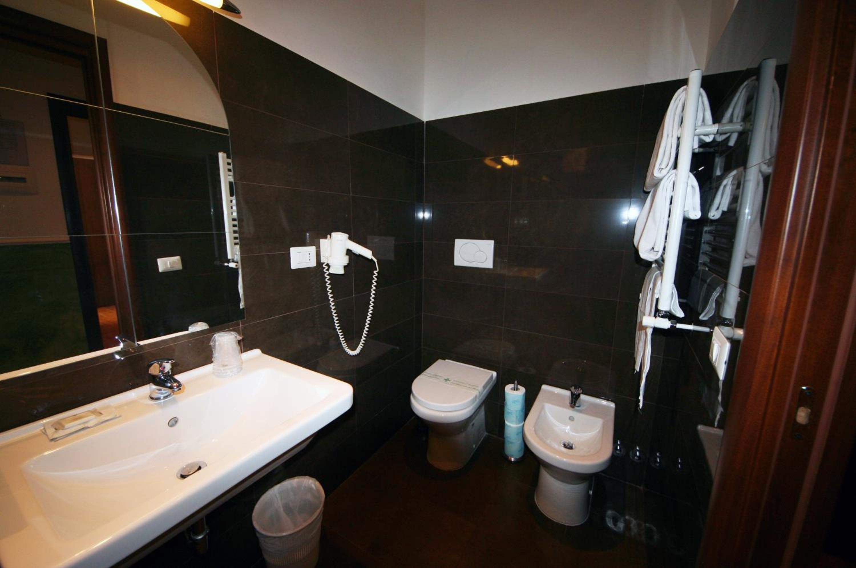 Double or Twin Room photo 3
