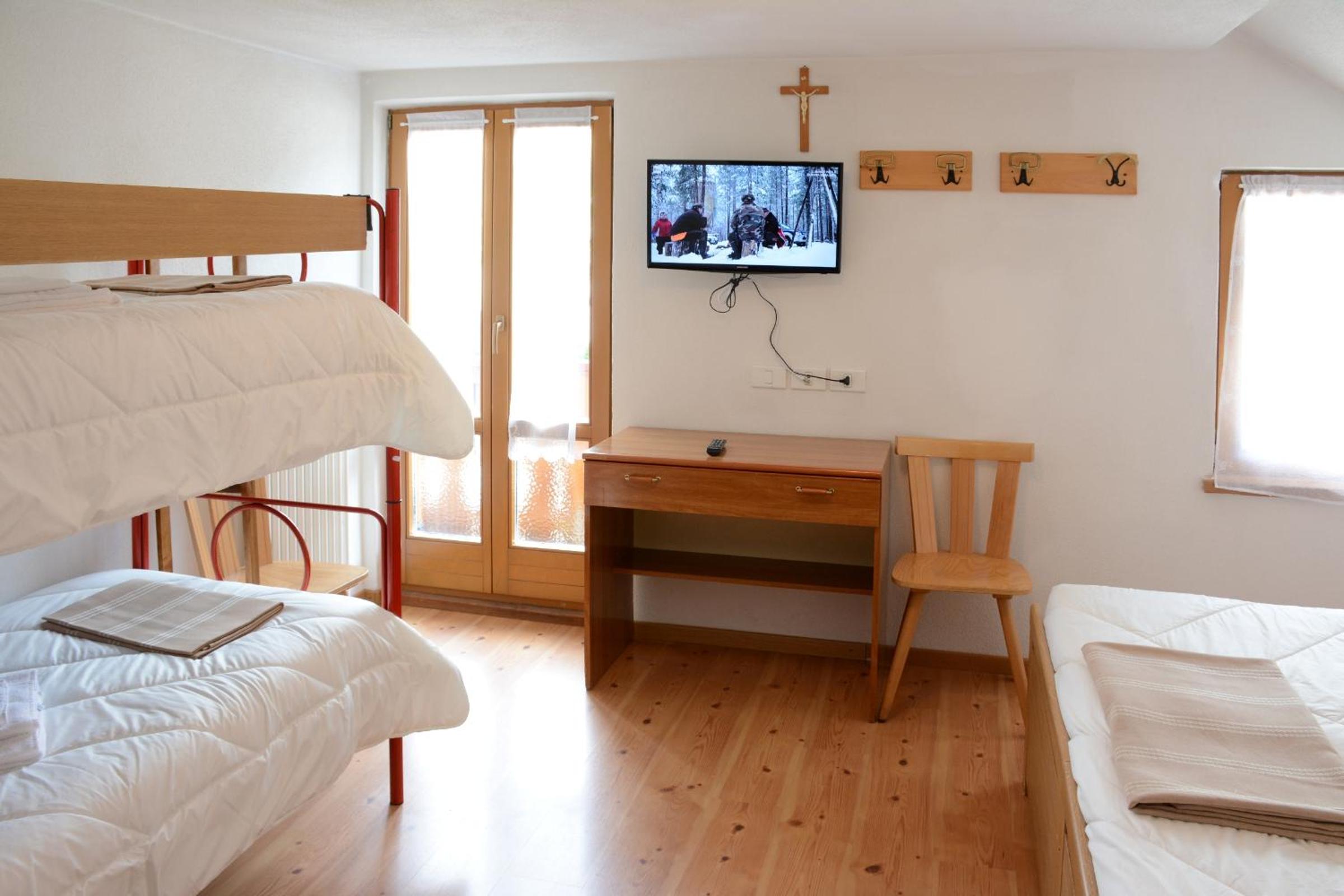 Quadruple Room with Private Bathroom