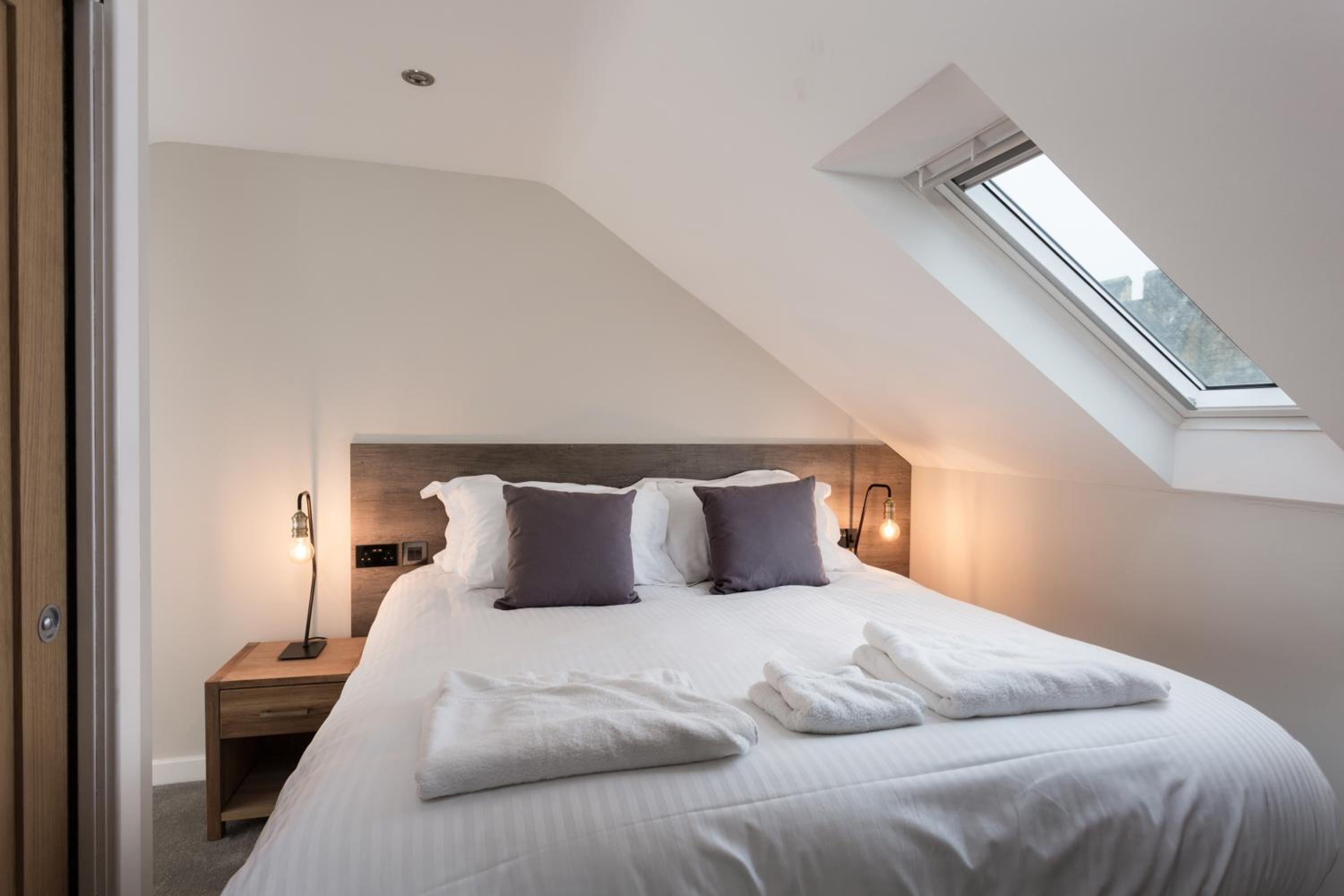 No2 - Four-Bedroom Apartment - Split Level photo 1