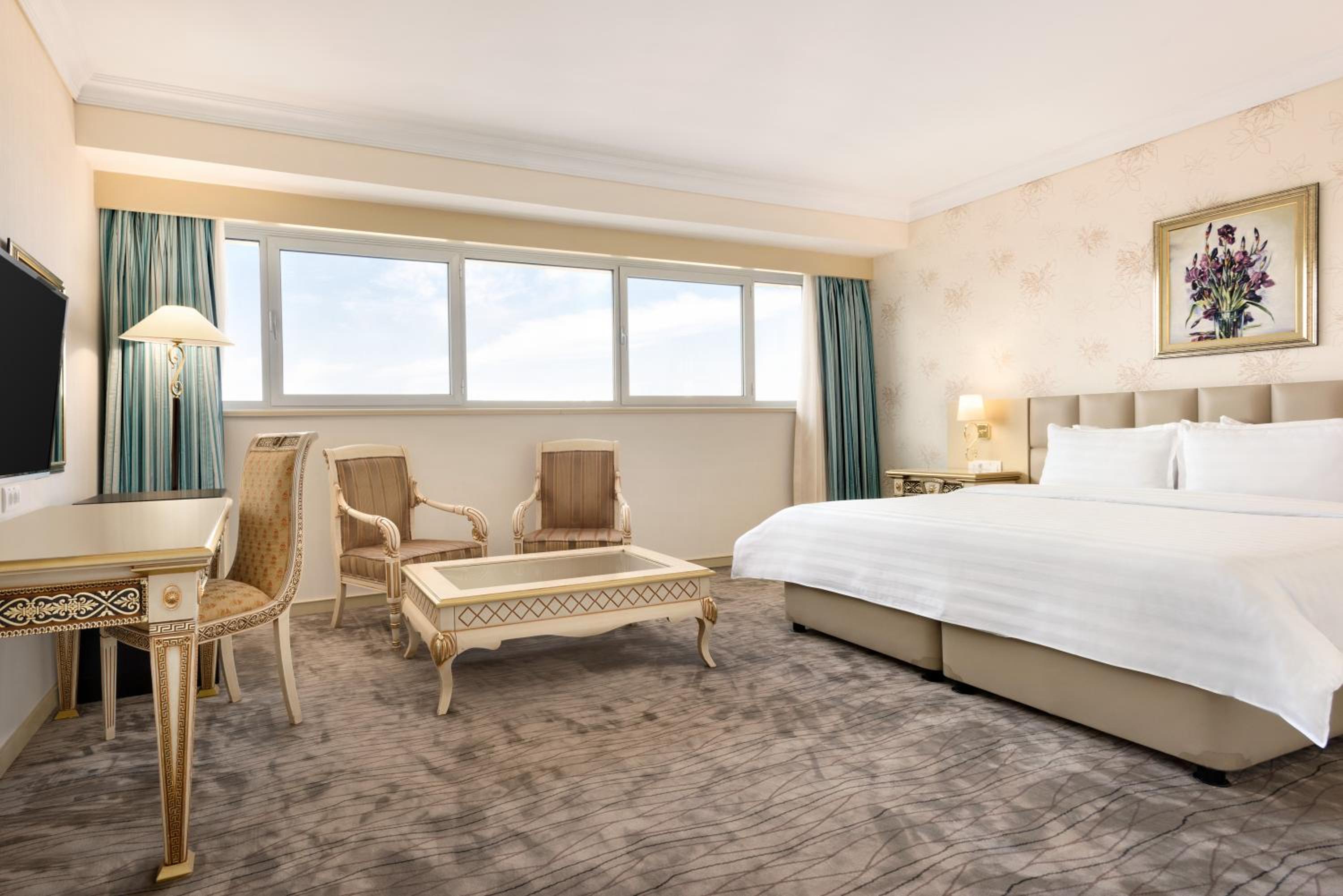 Senior King Suite - Photo 1