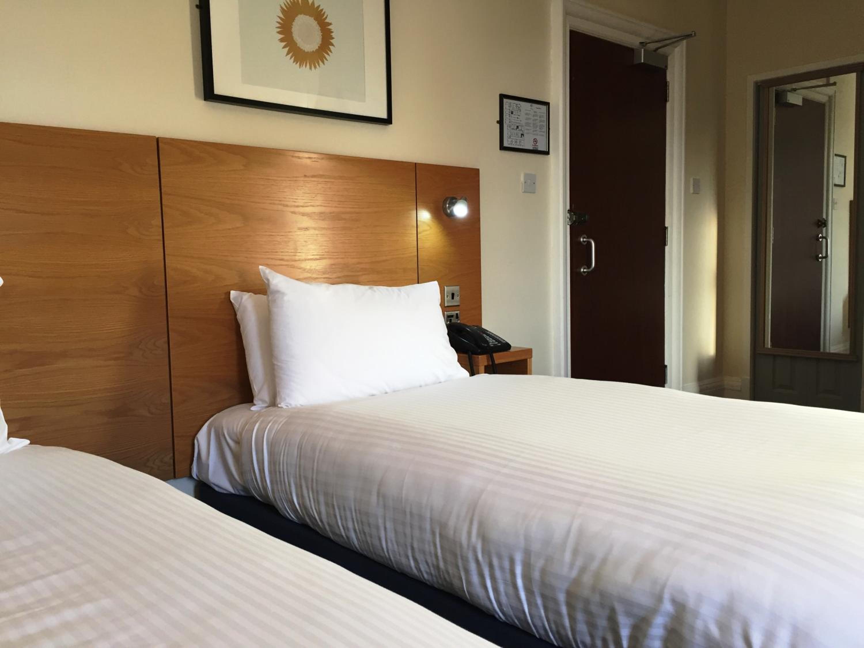 Twin Room - Photo 2
