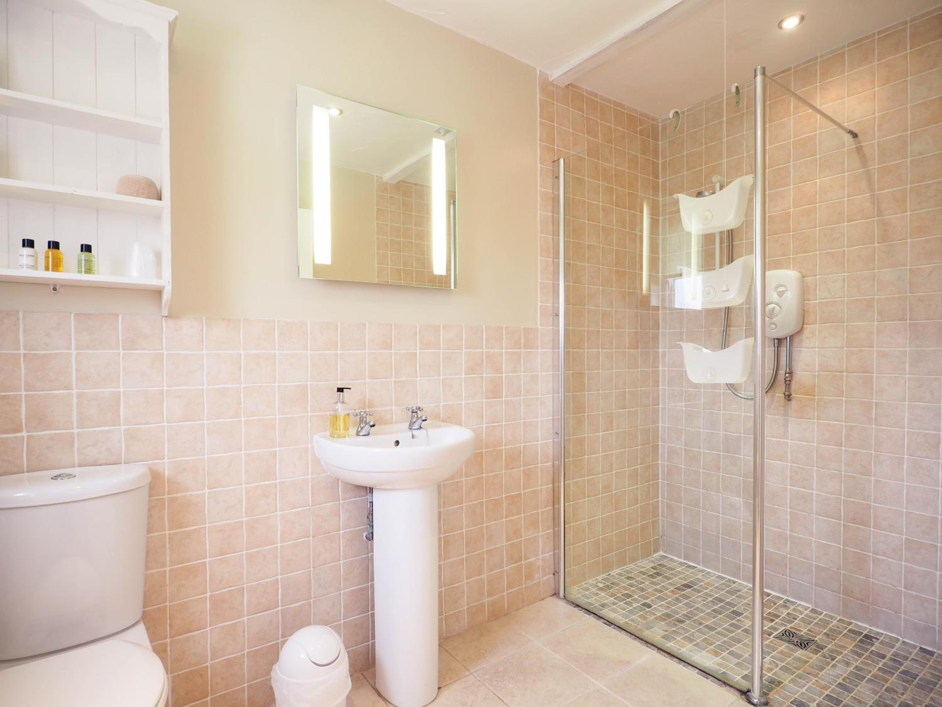 Budget Double Room photo 3