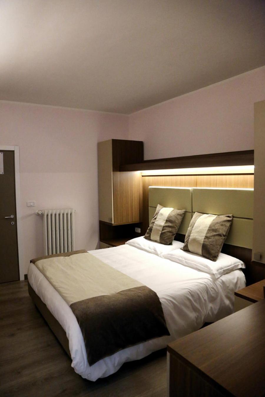 Double Room with Private Bathroom - Photo 3