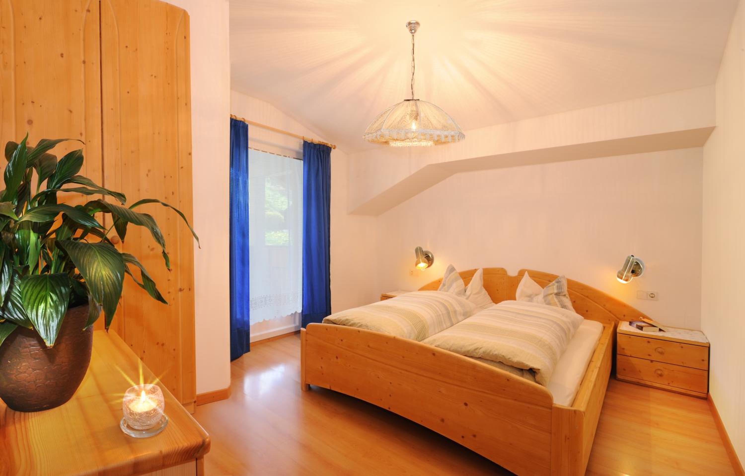One-Bedroom Apartment with Mountain View