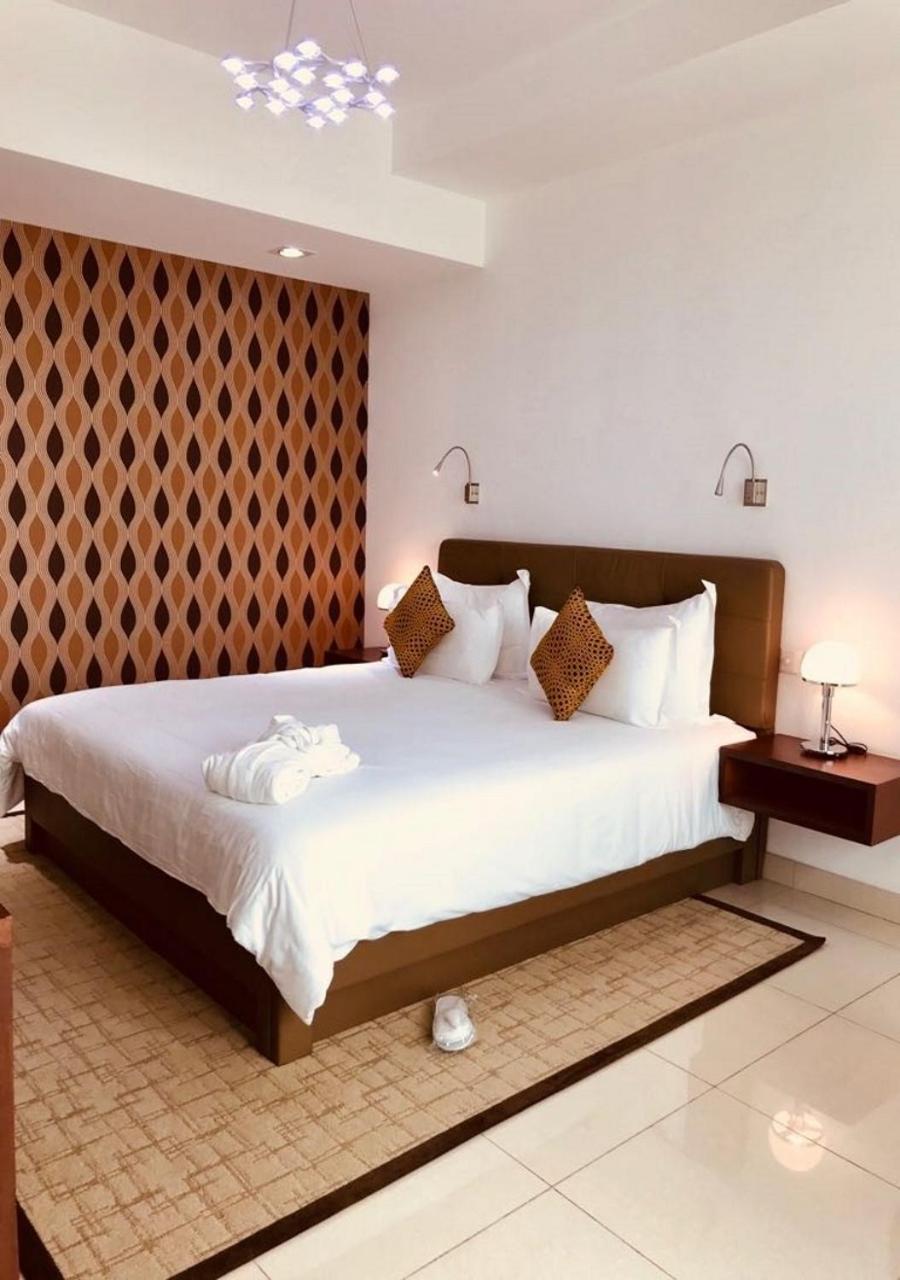 Deluxe Queen Suite