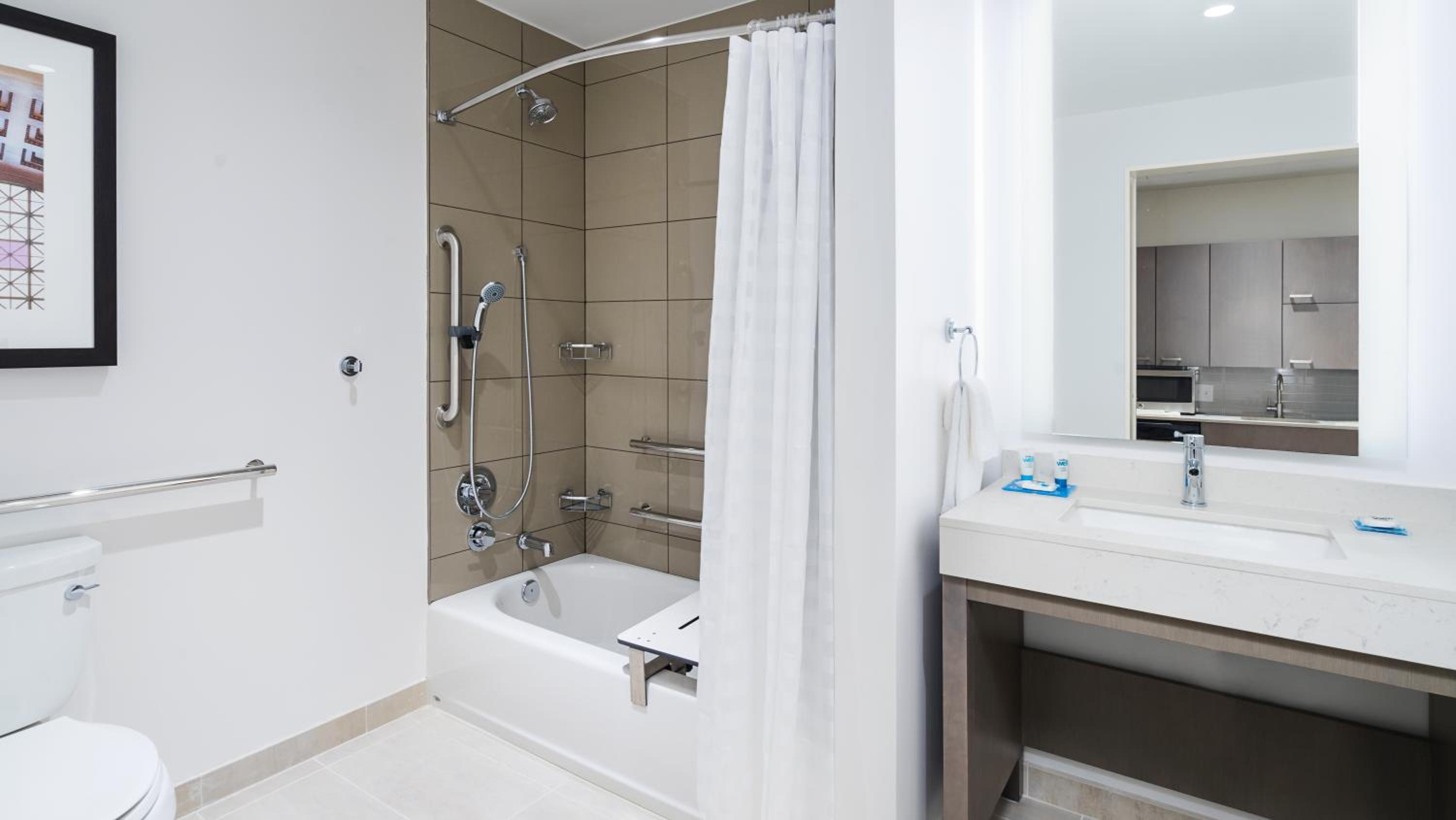 King Studio Suite with River View - Disability Access photo 3