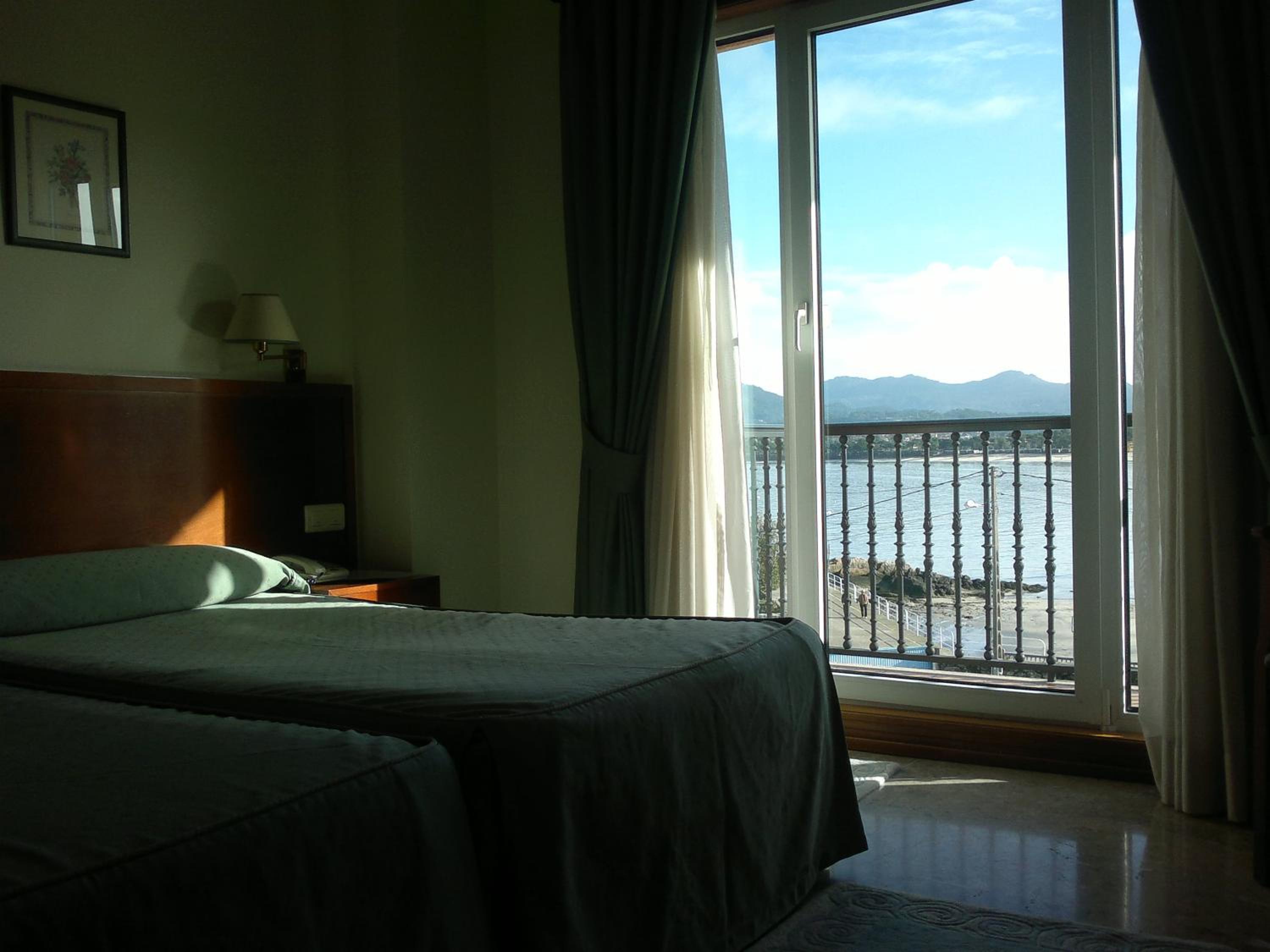 Twin Room with Extra Bed photo 2