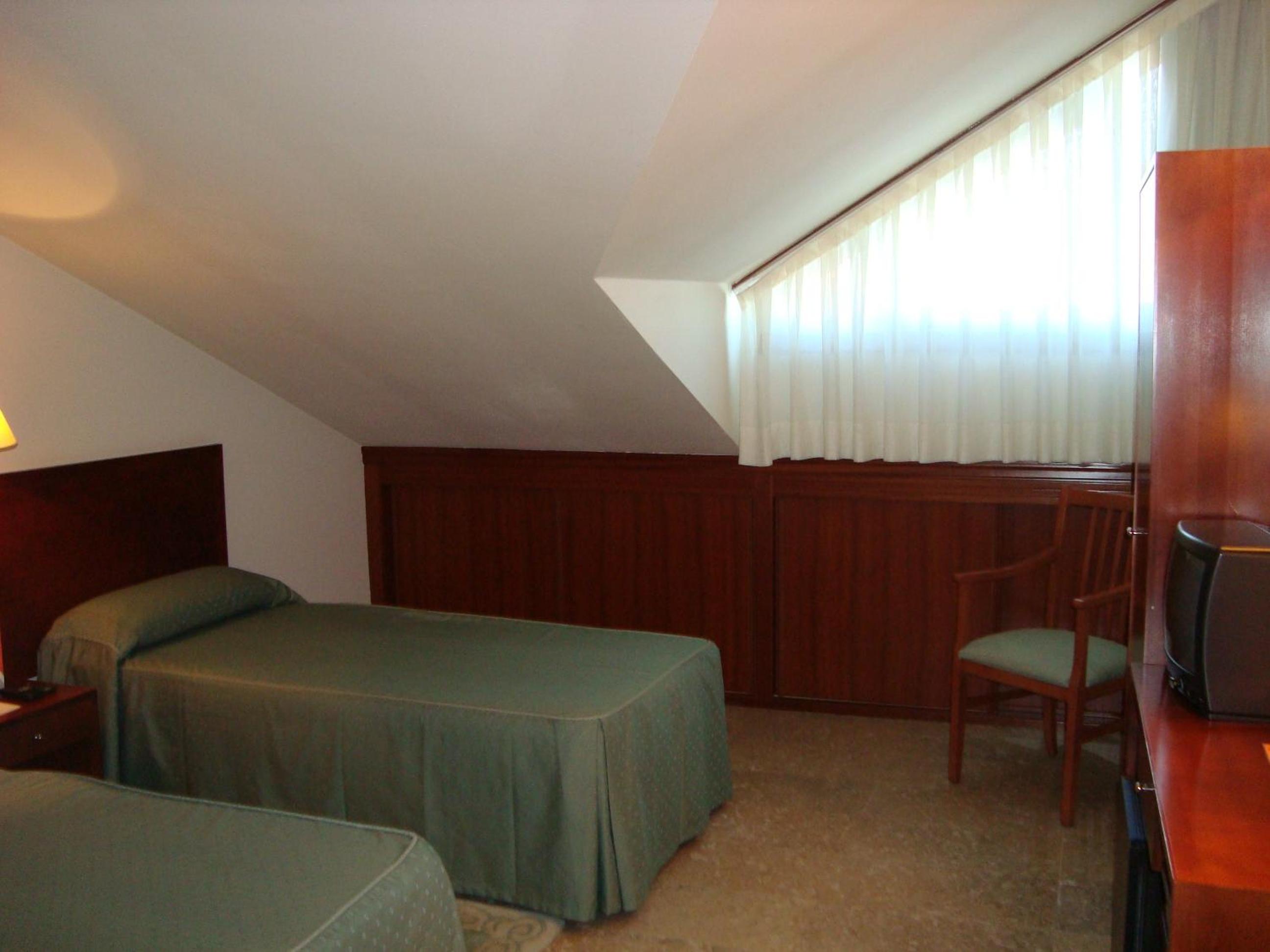 Twin Room - Attic photo 2