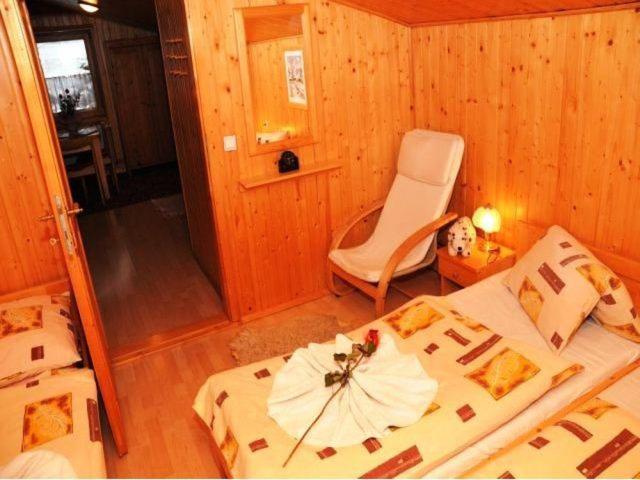 One-Bedroom Apartment (5 Adults) photo 1