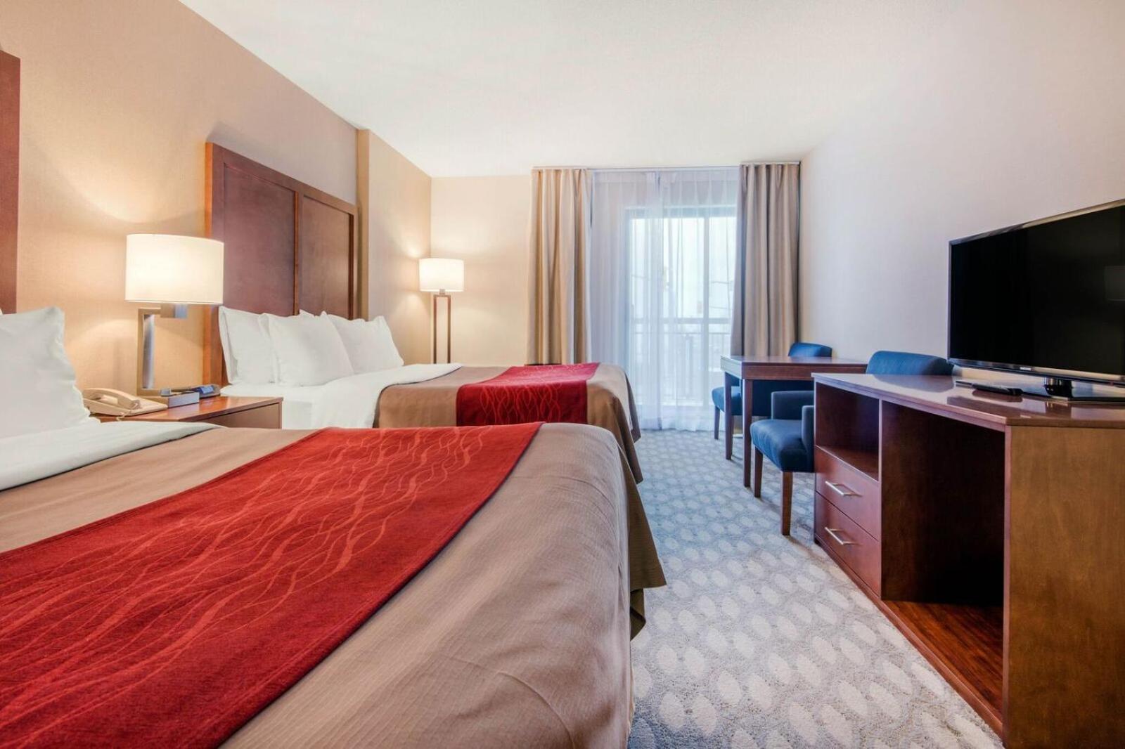Room with Two Double Beds and River View - Photo 1