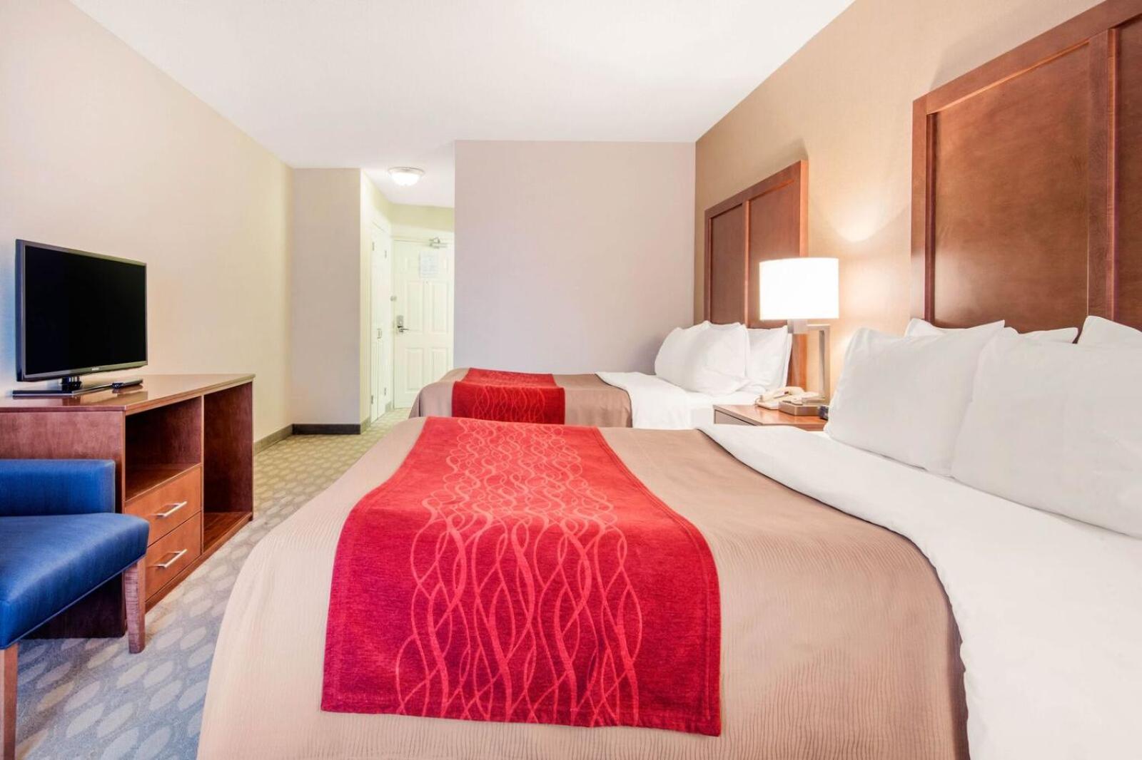 Queen Suite with Sofa Bed - Photo 1