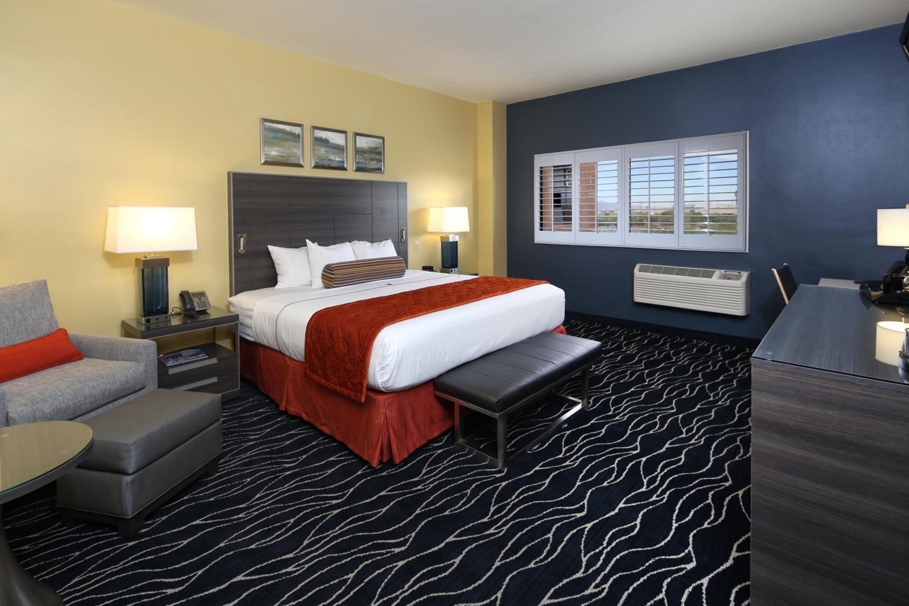 Deluxe King Room - Photo 1