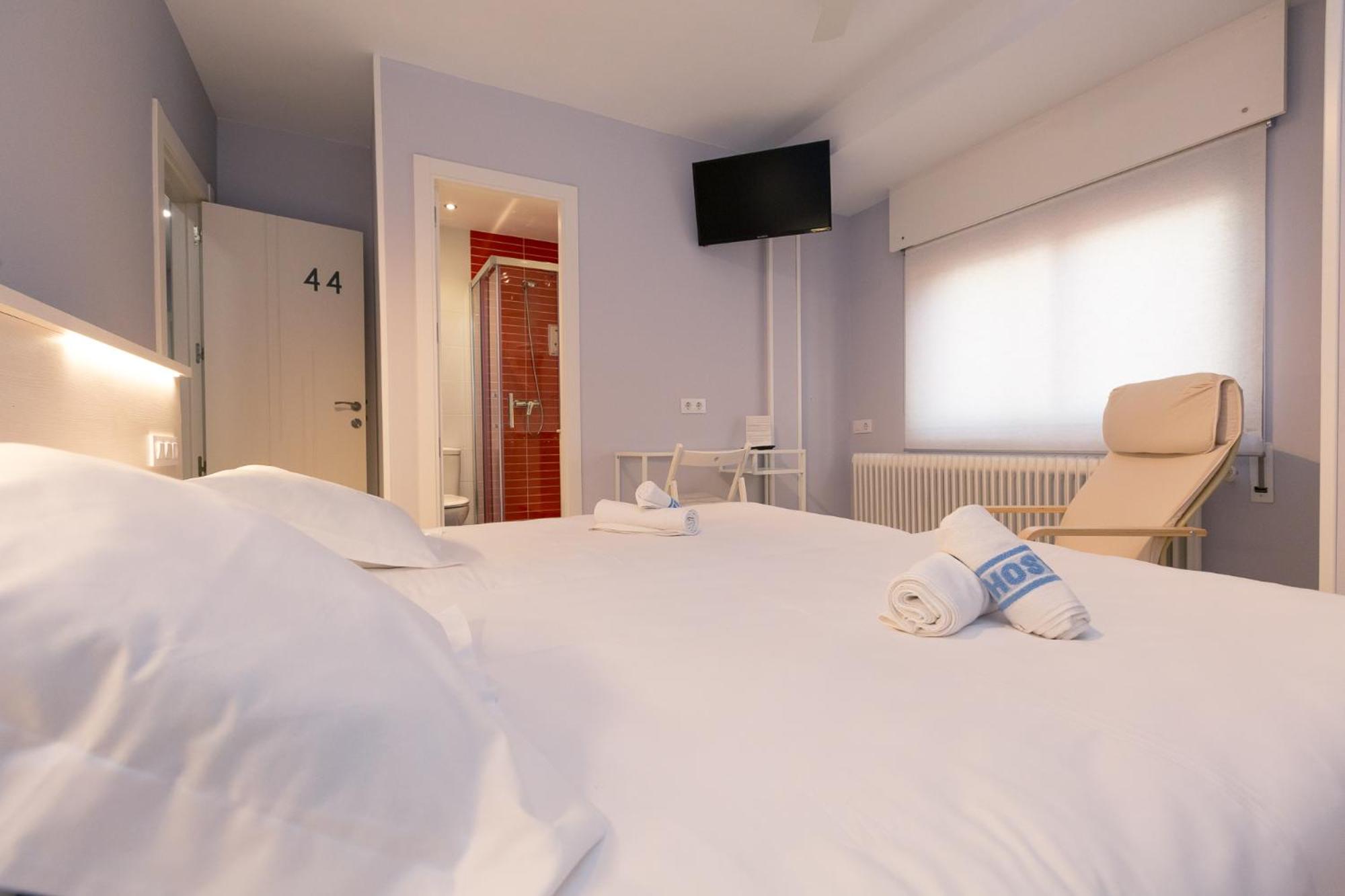 Twin Room with Private Bathroom - Photo 1