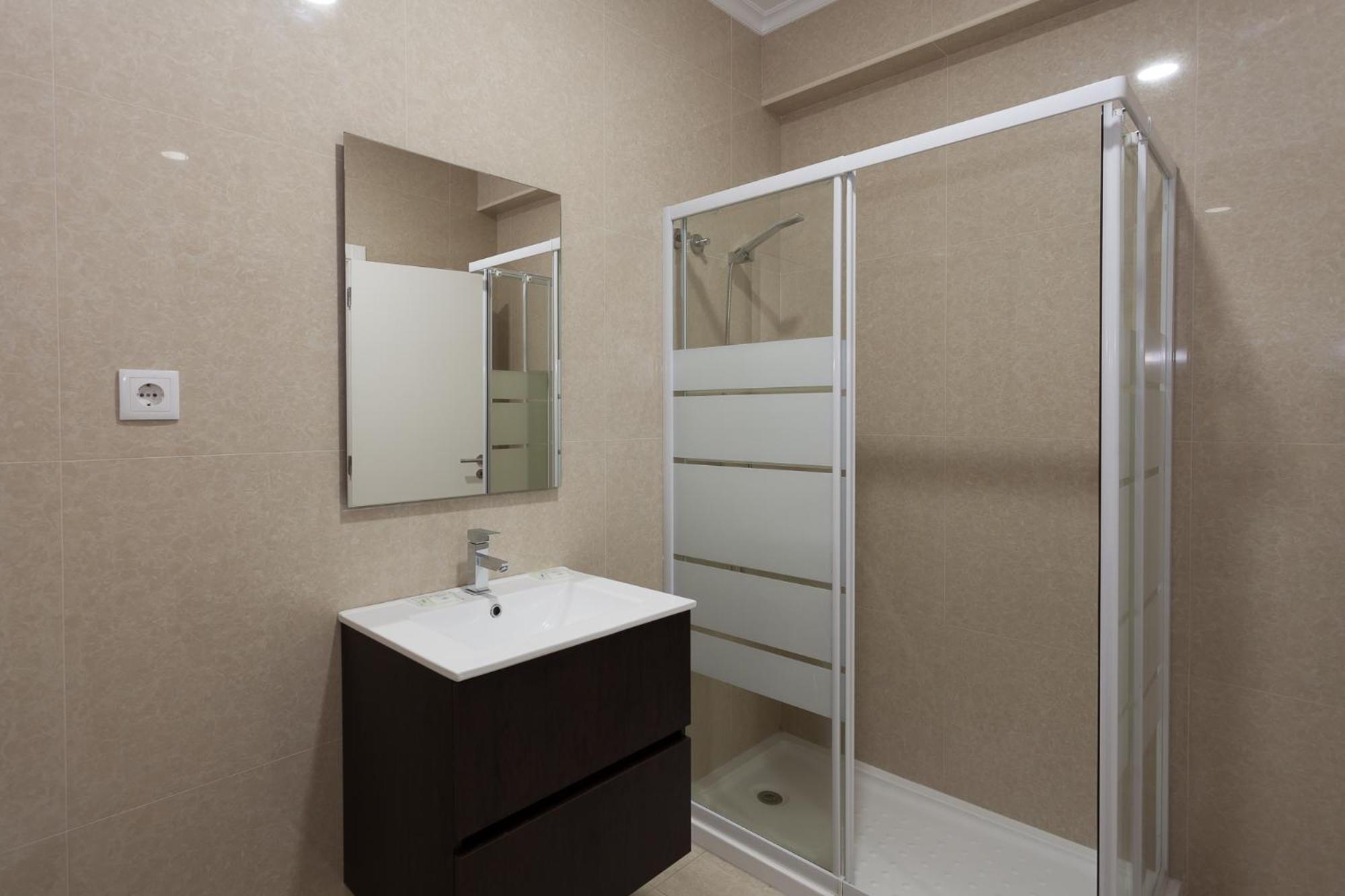 Double Room with Private Bathroom - Photo 3