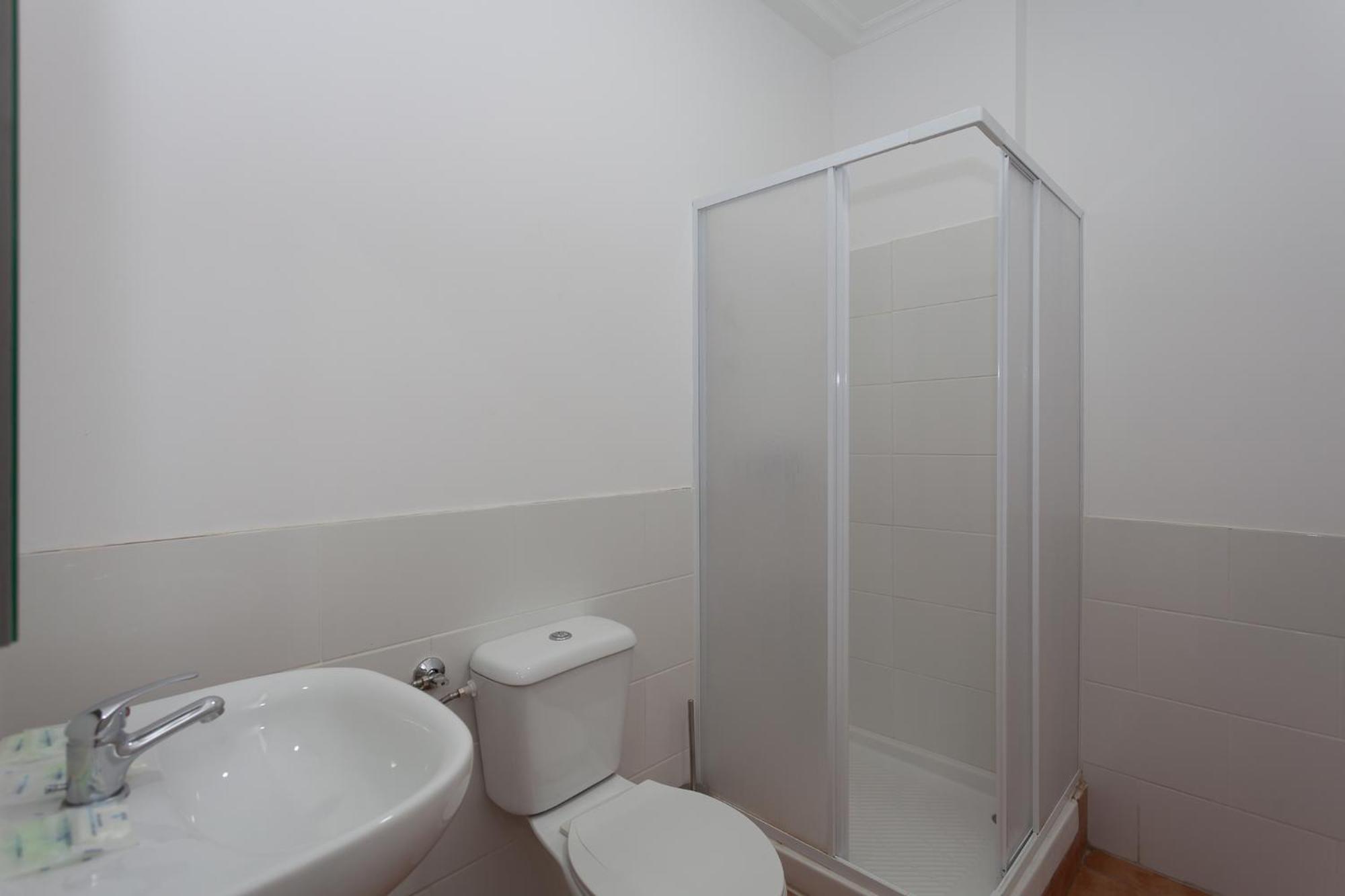 Family Room with Private Bathroom - Photo 7