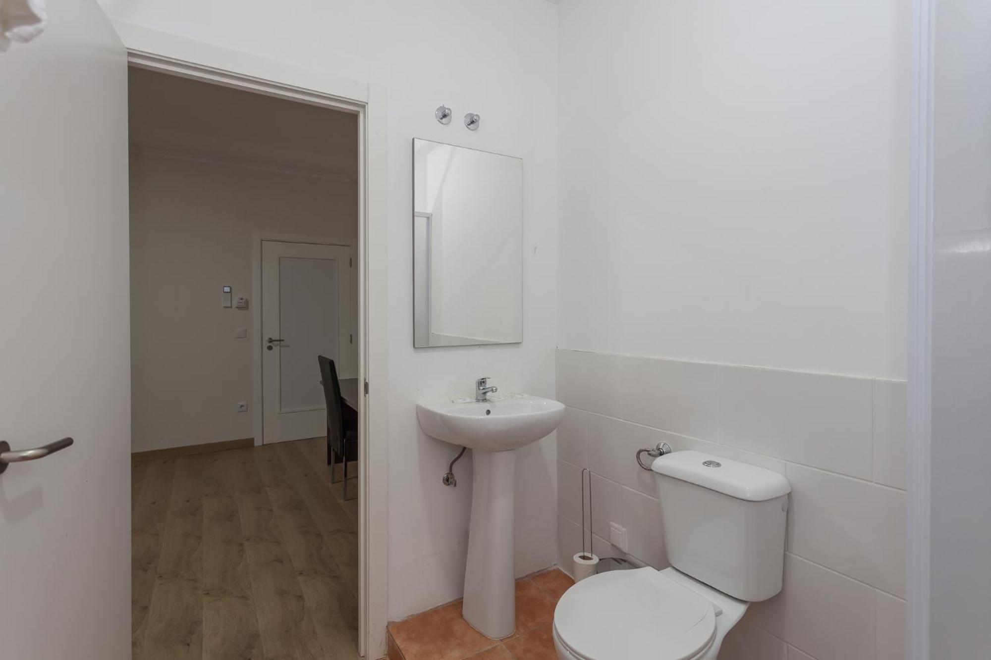 Family Room with Private Bathroom - Photo 8