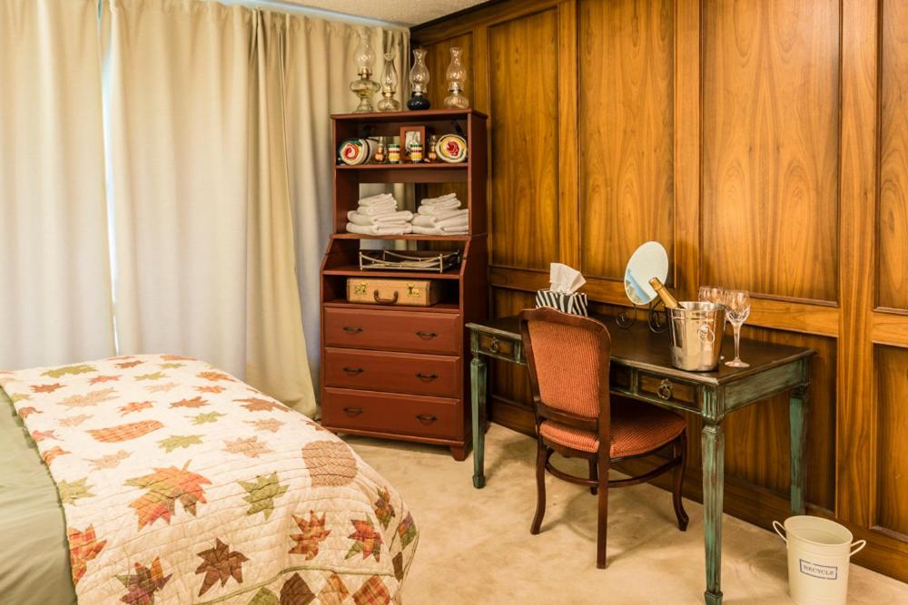 Queen Room photo 1