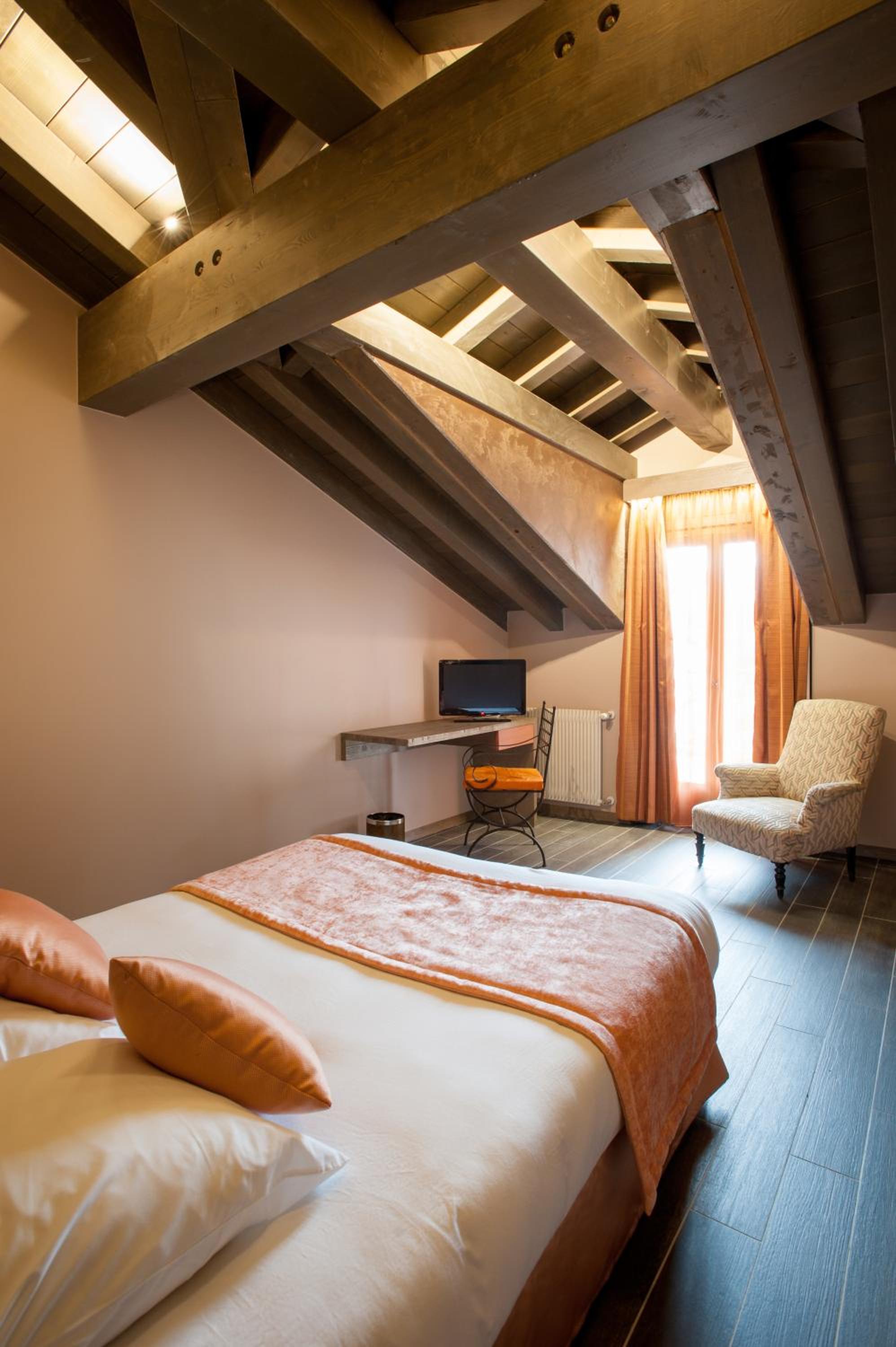 Charm Double Room - Photo 3
