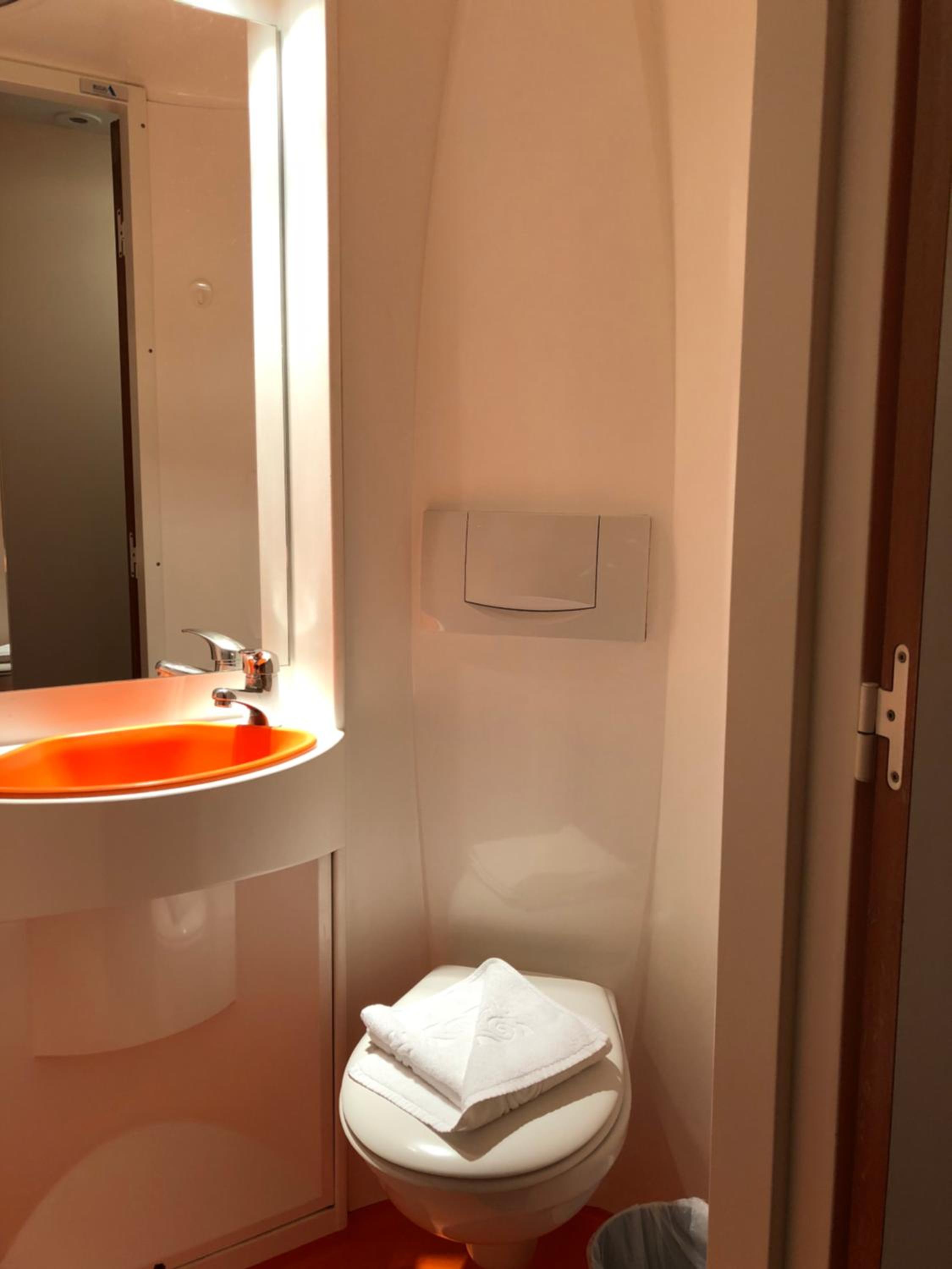  Economy Double Room without Window photo 3