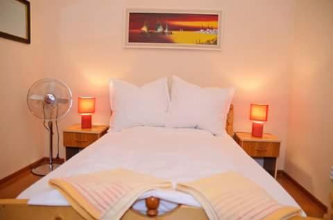 Queen Room with Two Queen Beds photo 1
