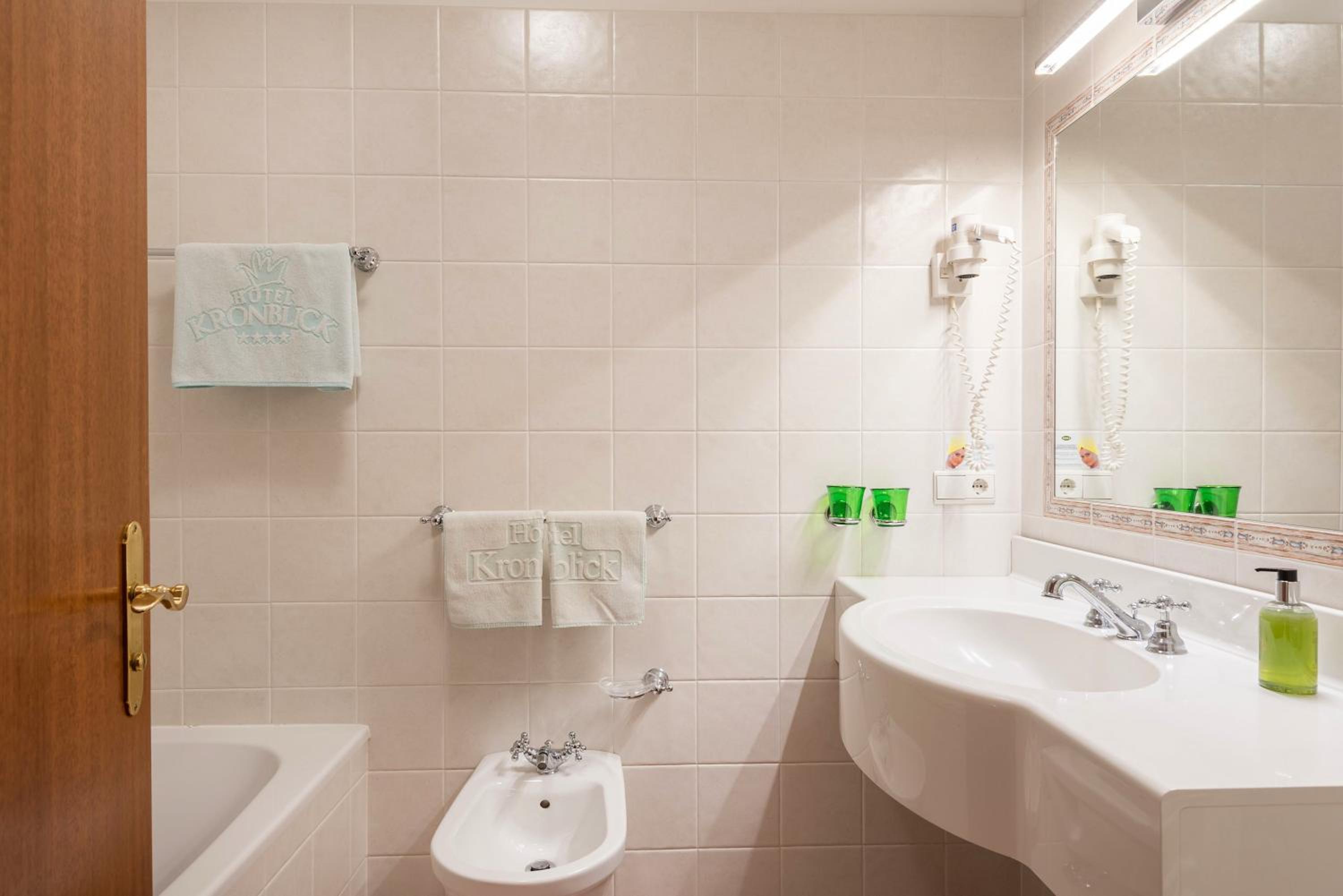 Double Room Dolomite DeLuxe with Balcony - Photo 2