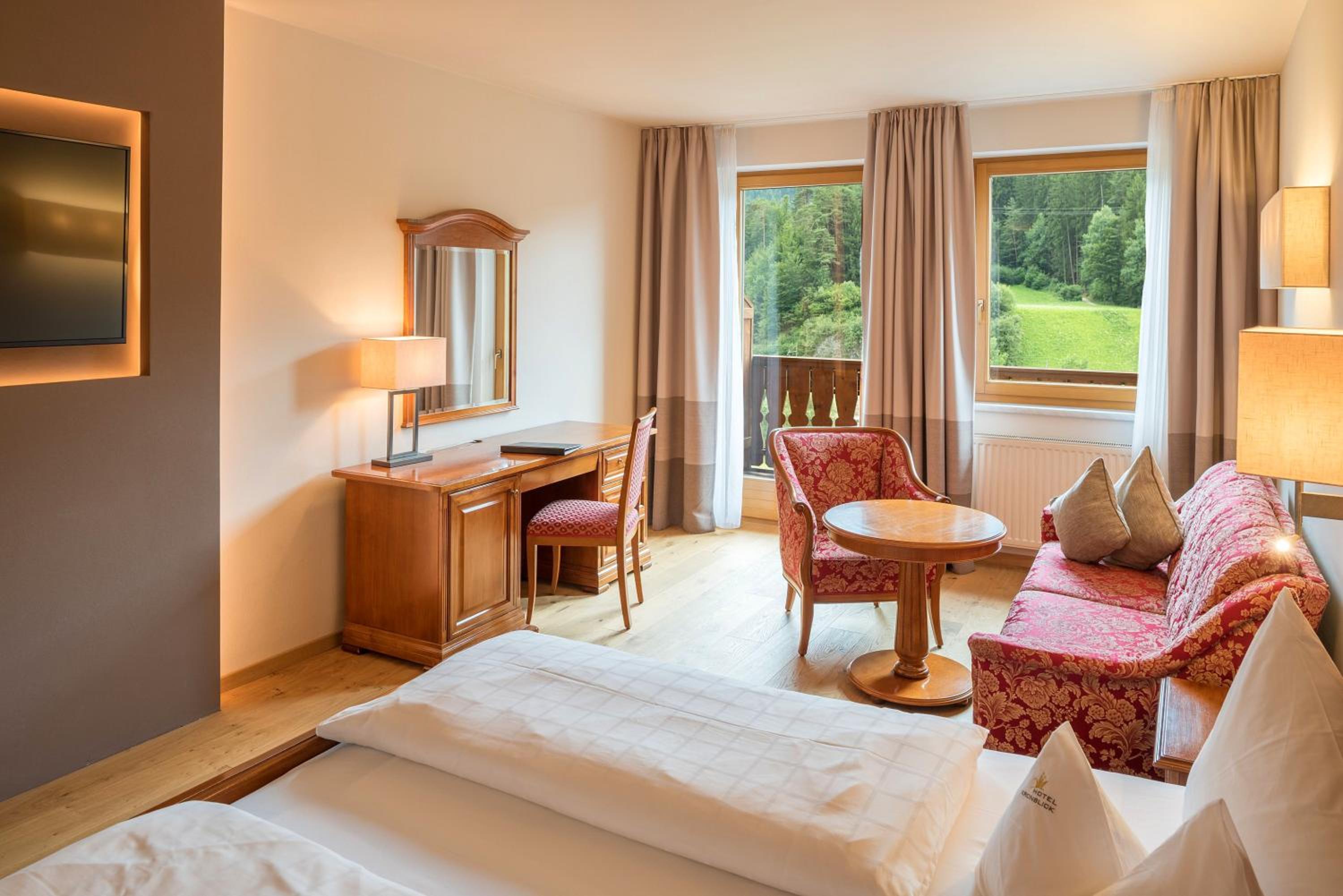 Double Room Dolomite DeLuxe with Balcony - Photo 3
