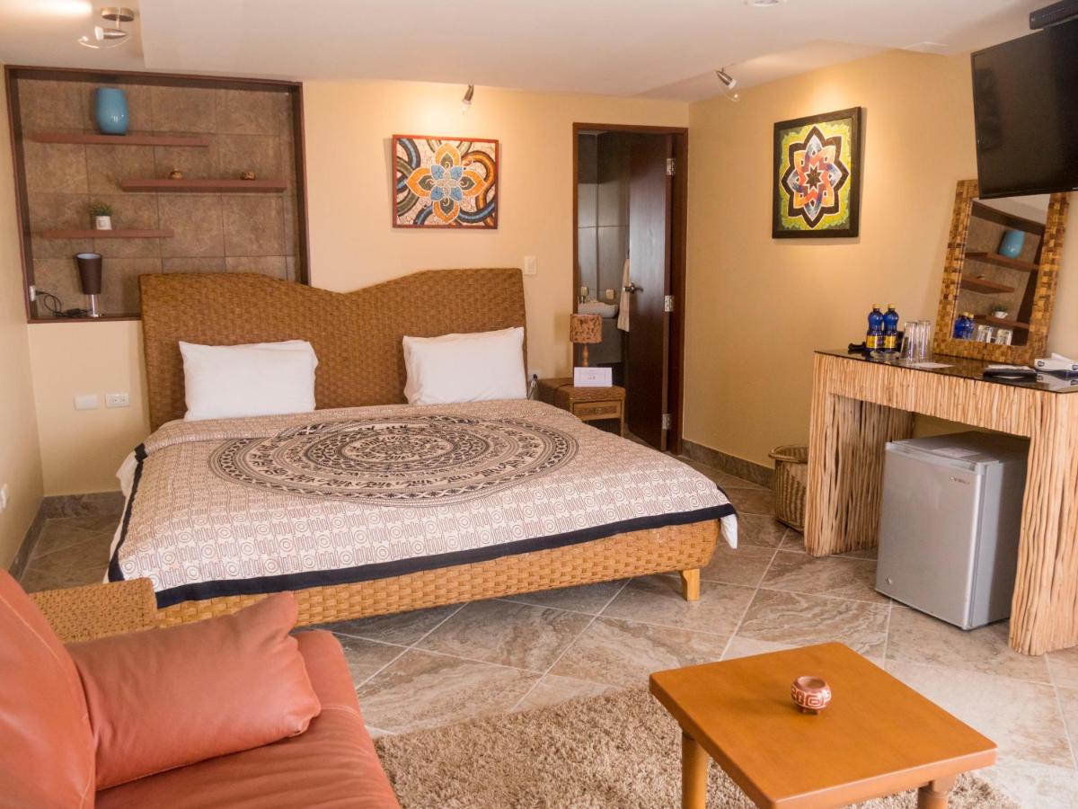 Deluxe King Suite photo 3