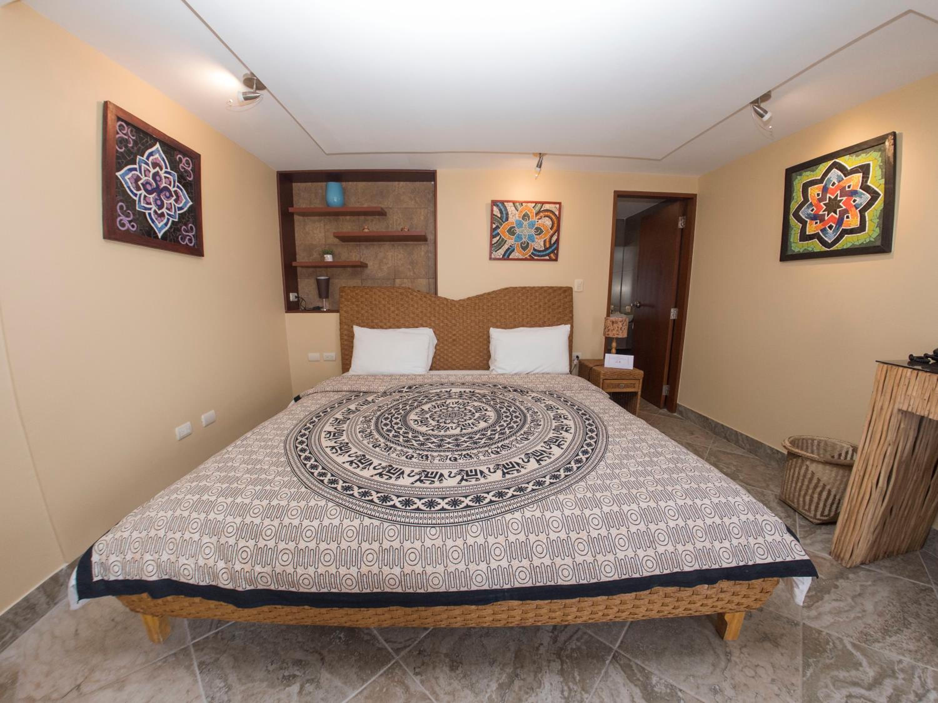 Deluxe King Suite photo 1