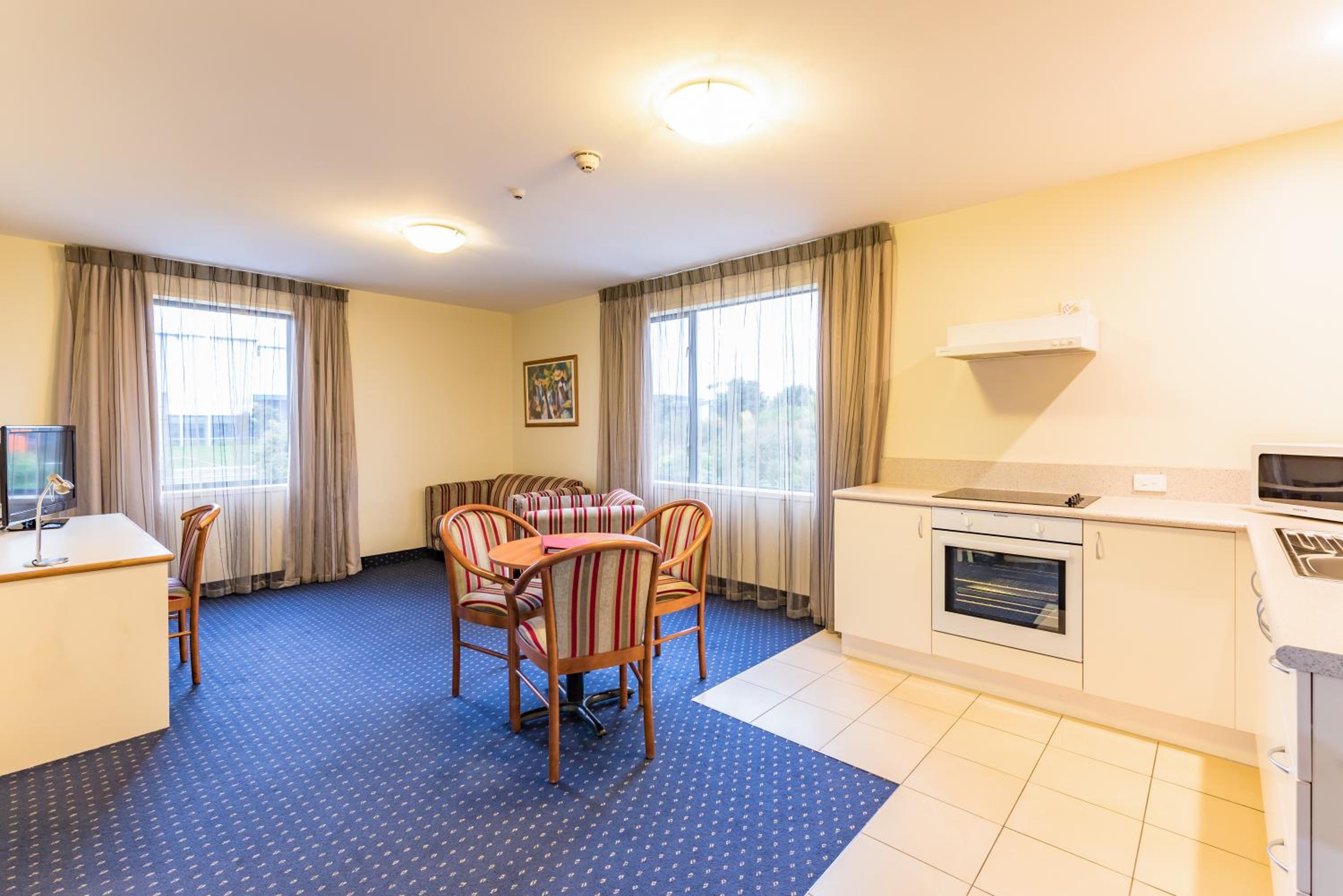Superior One-Bedroom Suite - Photo 2