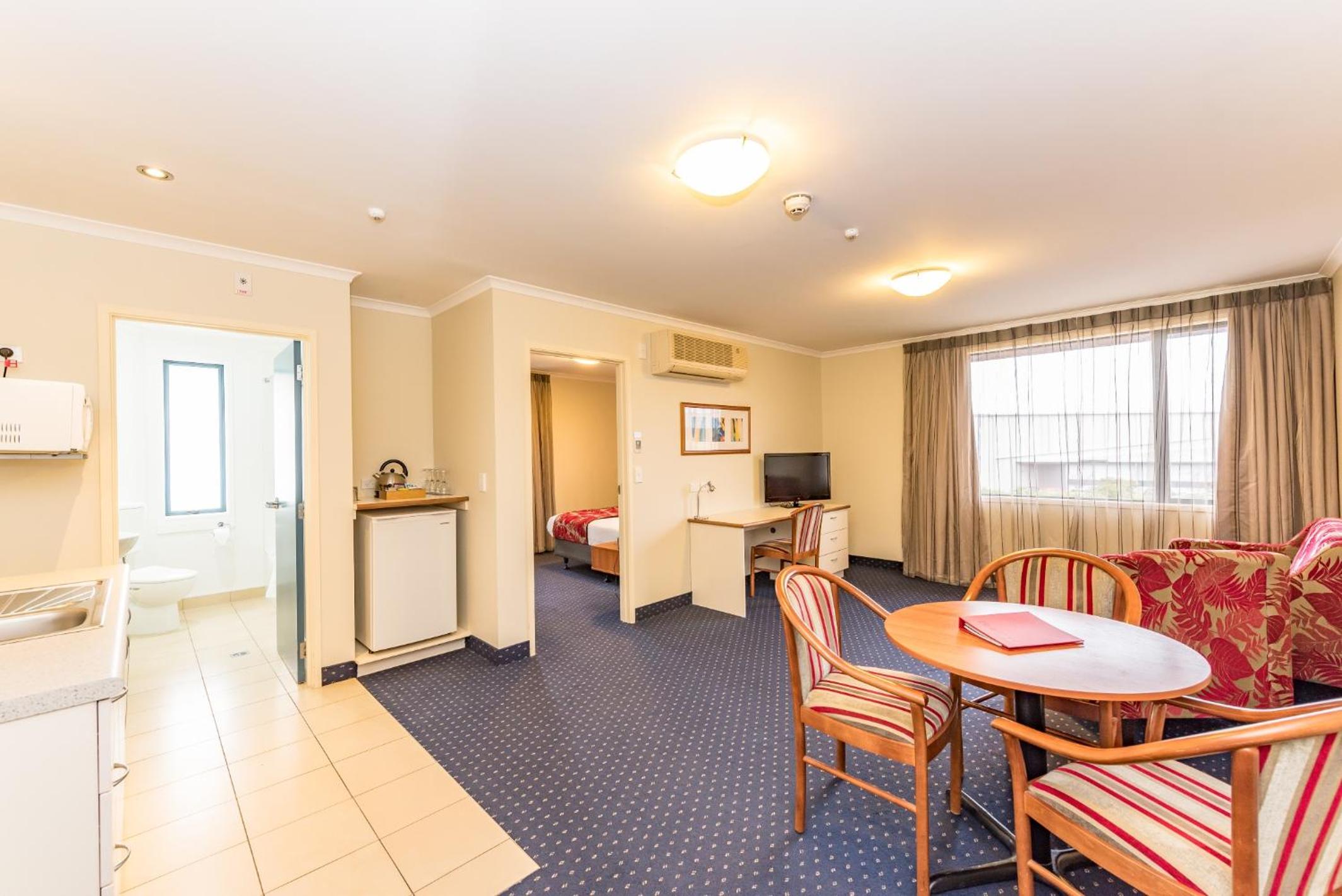 Standard One-Bedroom Suite - Photo 3