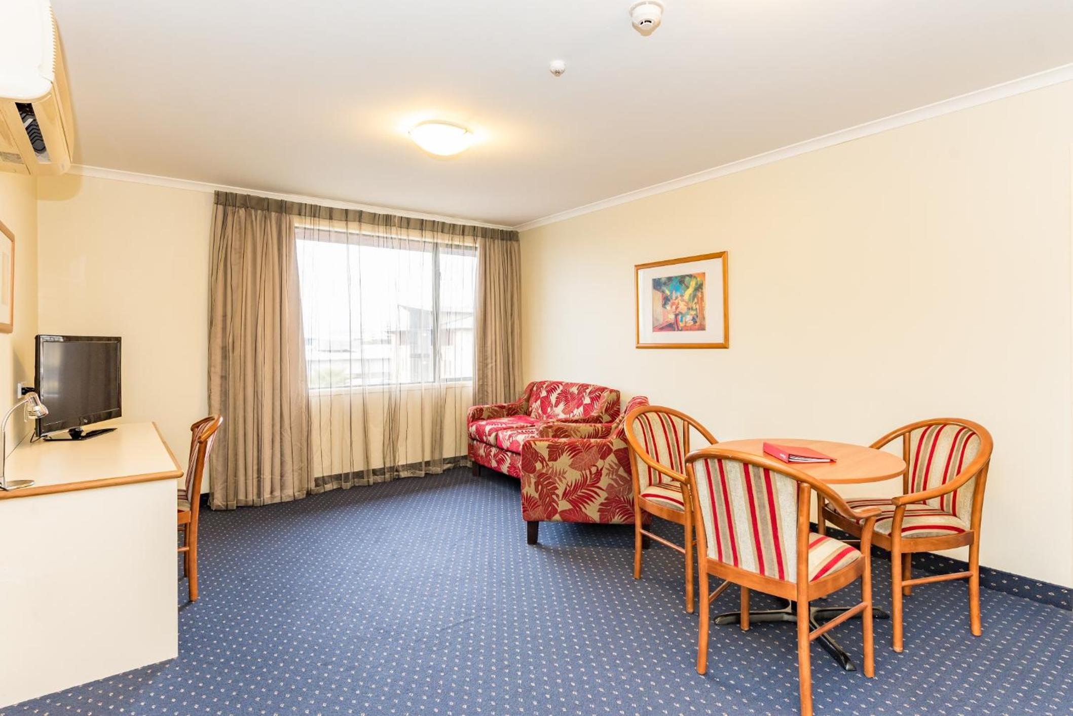 Standard One-Bedroom Suite - Photo 4
