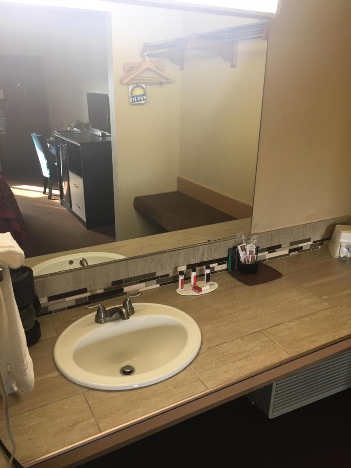 King Room - Non-Smoking - Photo 2